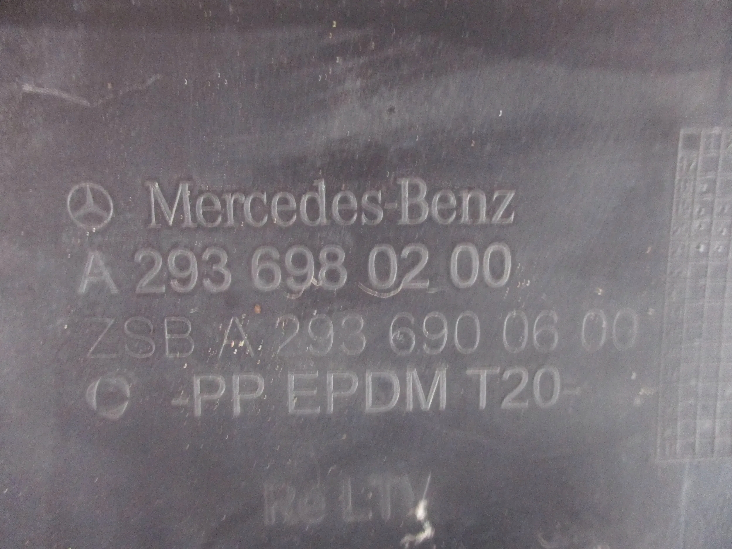 moulding threshold right MERCEDES EQC W293