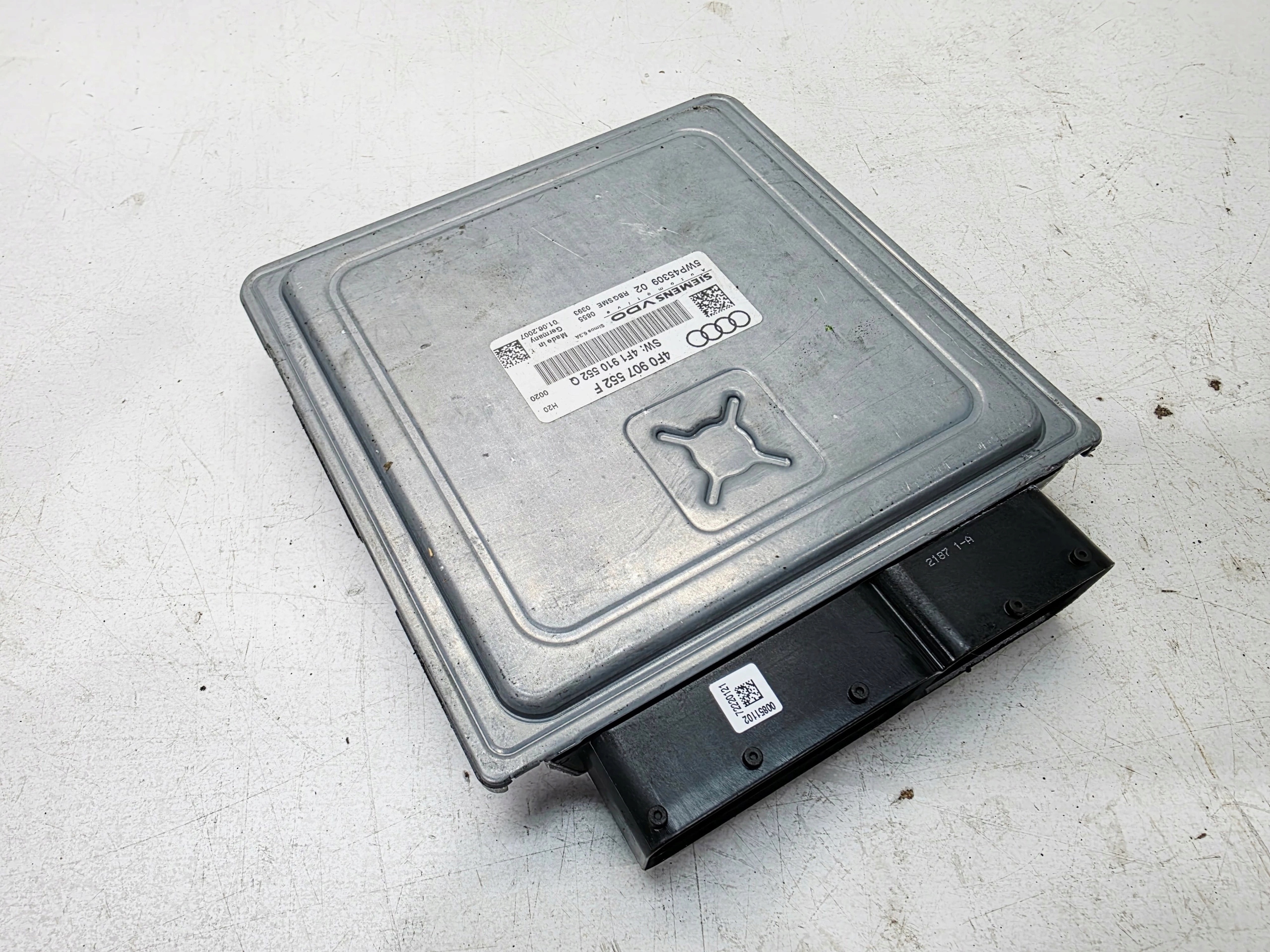 computer control unit of the engine AUDI A6 C6 2.4 BDW 4F0907552F 4F1910552Q