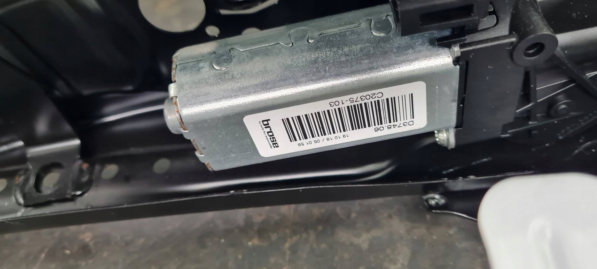 A4 B9 8W support OPARCJE seat right front 8W0881046AT A5 8W