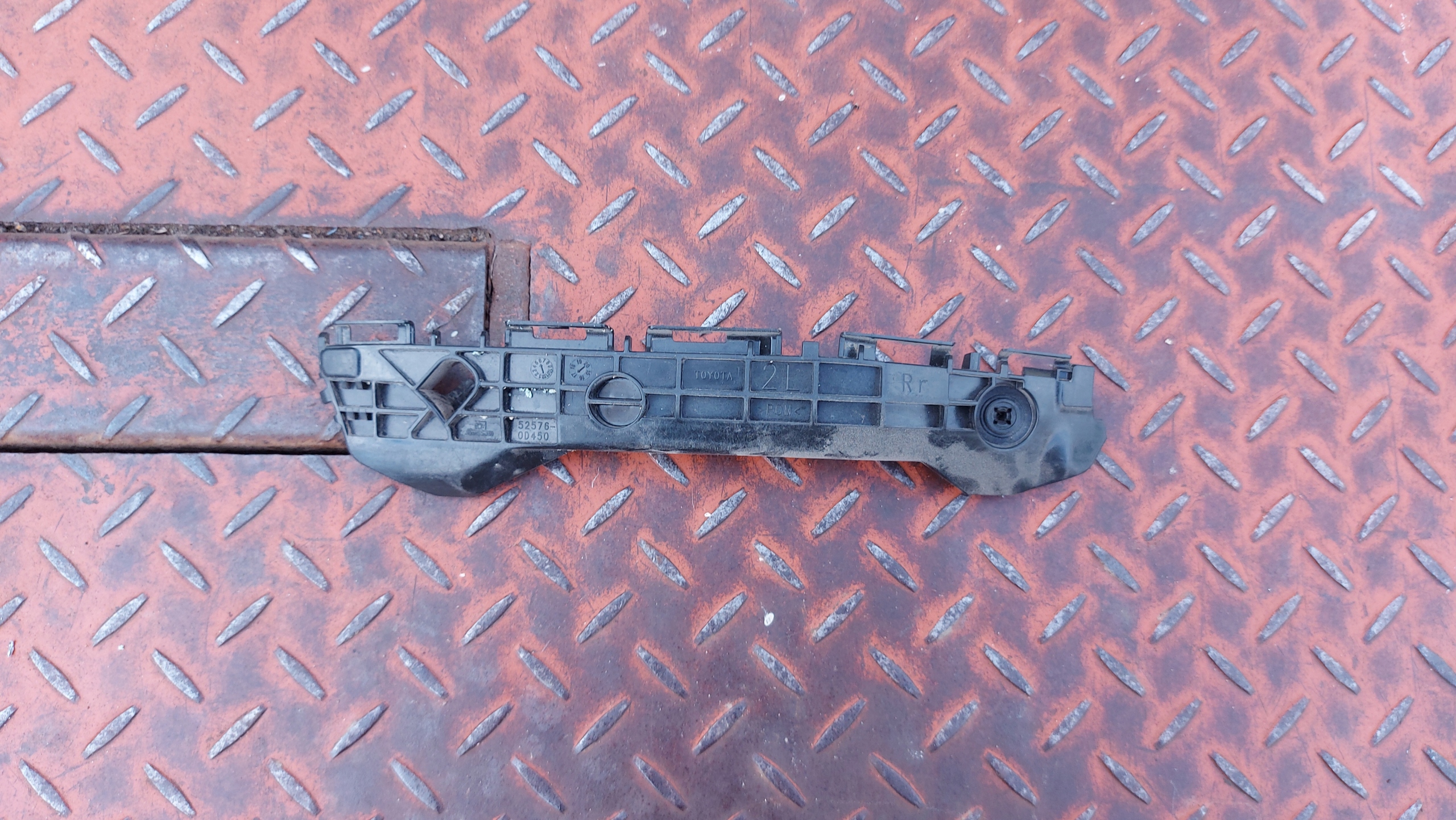 bumper bracket left rear part TOYOTA YARIS III 17- LIFT
