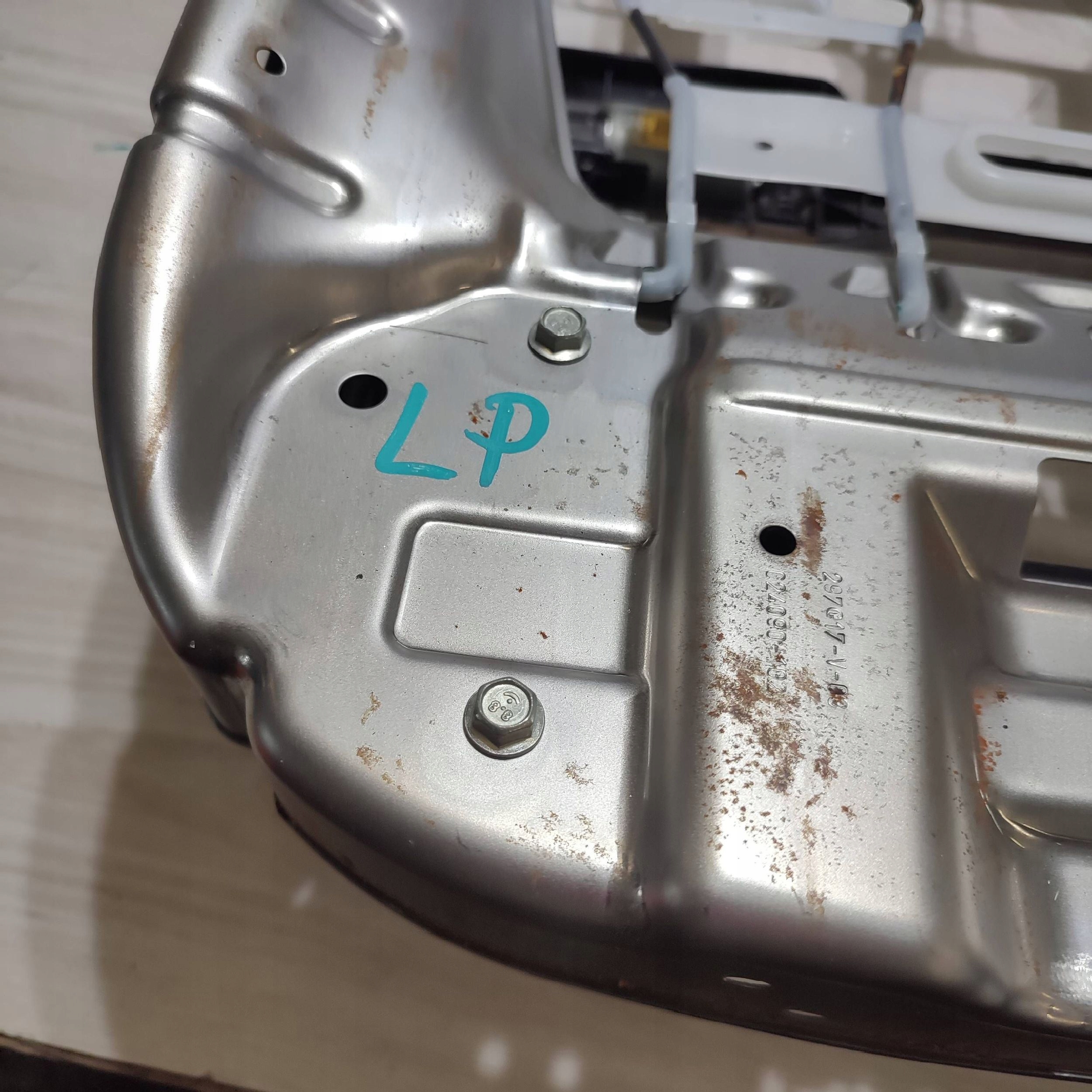 support seat driver´s front side left Jaguar F-Pace FK7261014BE
