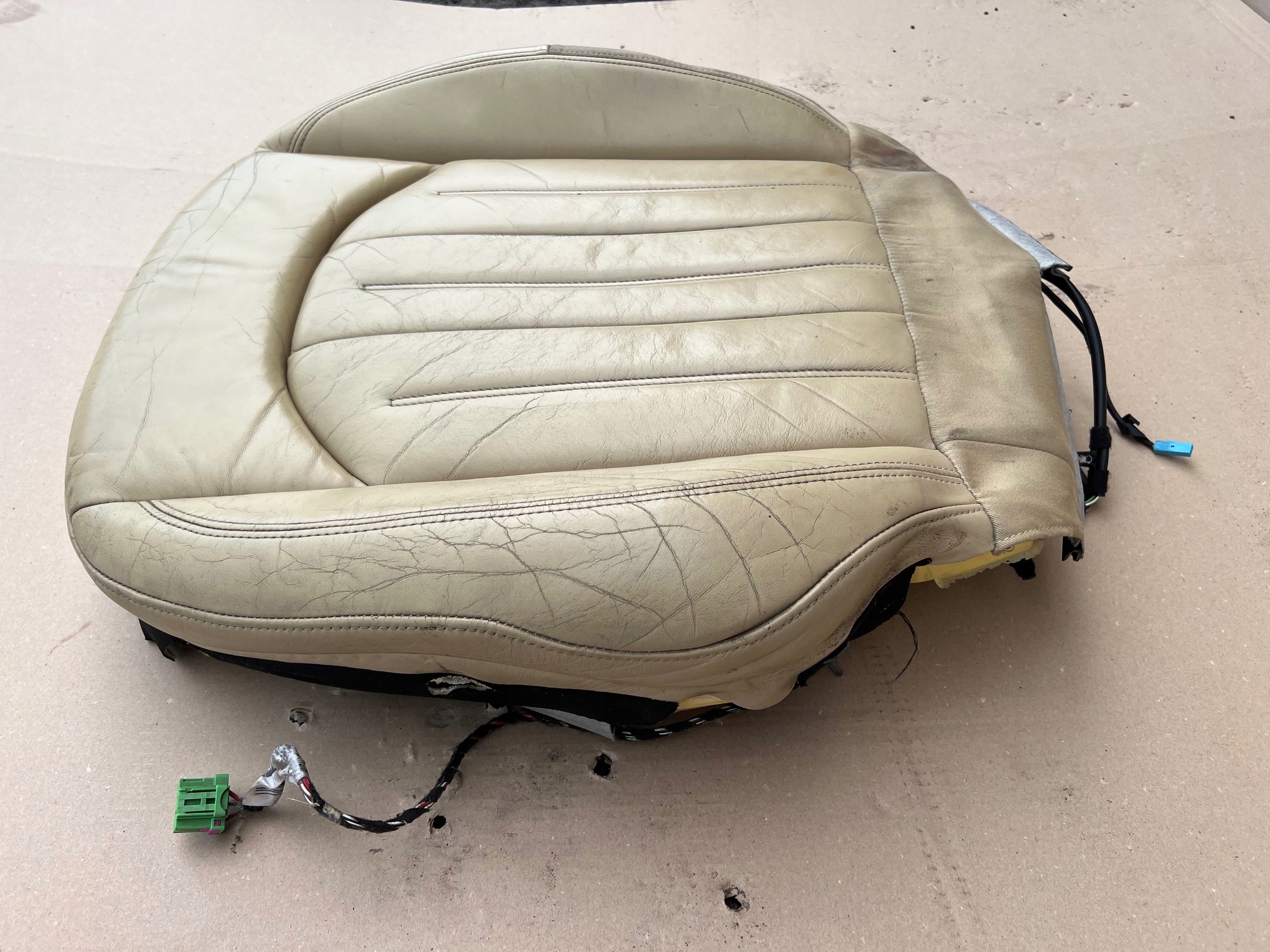 AUDI A8 D4 side SIEDZISKA seat left front leather