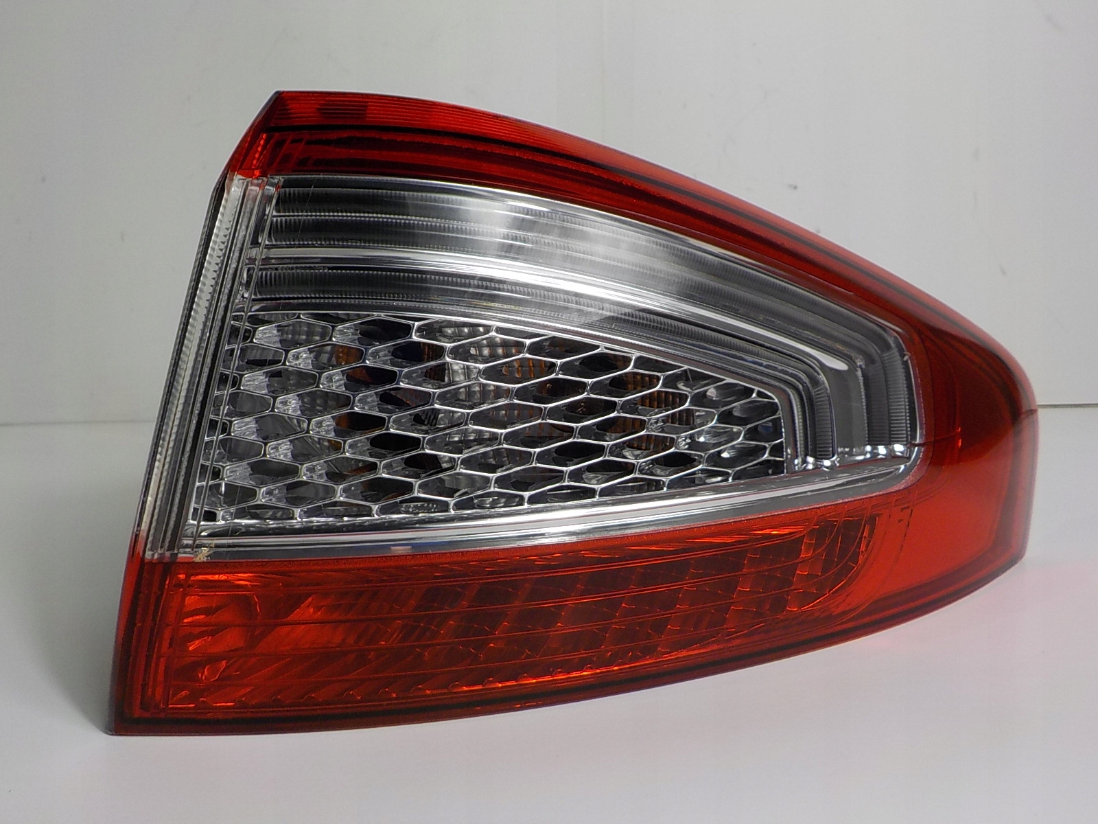 FORD MONDEO IV MK4 HB LIFT light right rear part rear