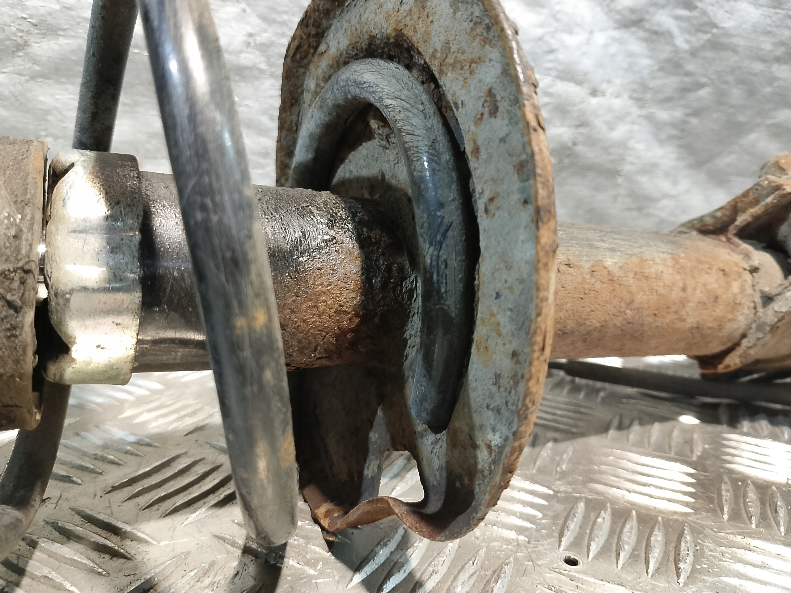 McPherson right spring + shock absorber + swing TOYOTA YARIS II 2 1.3B