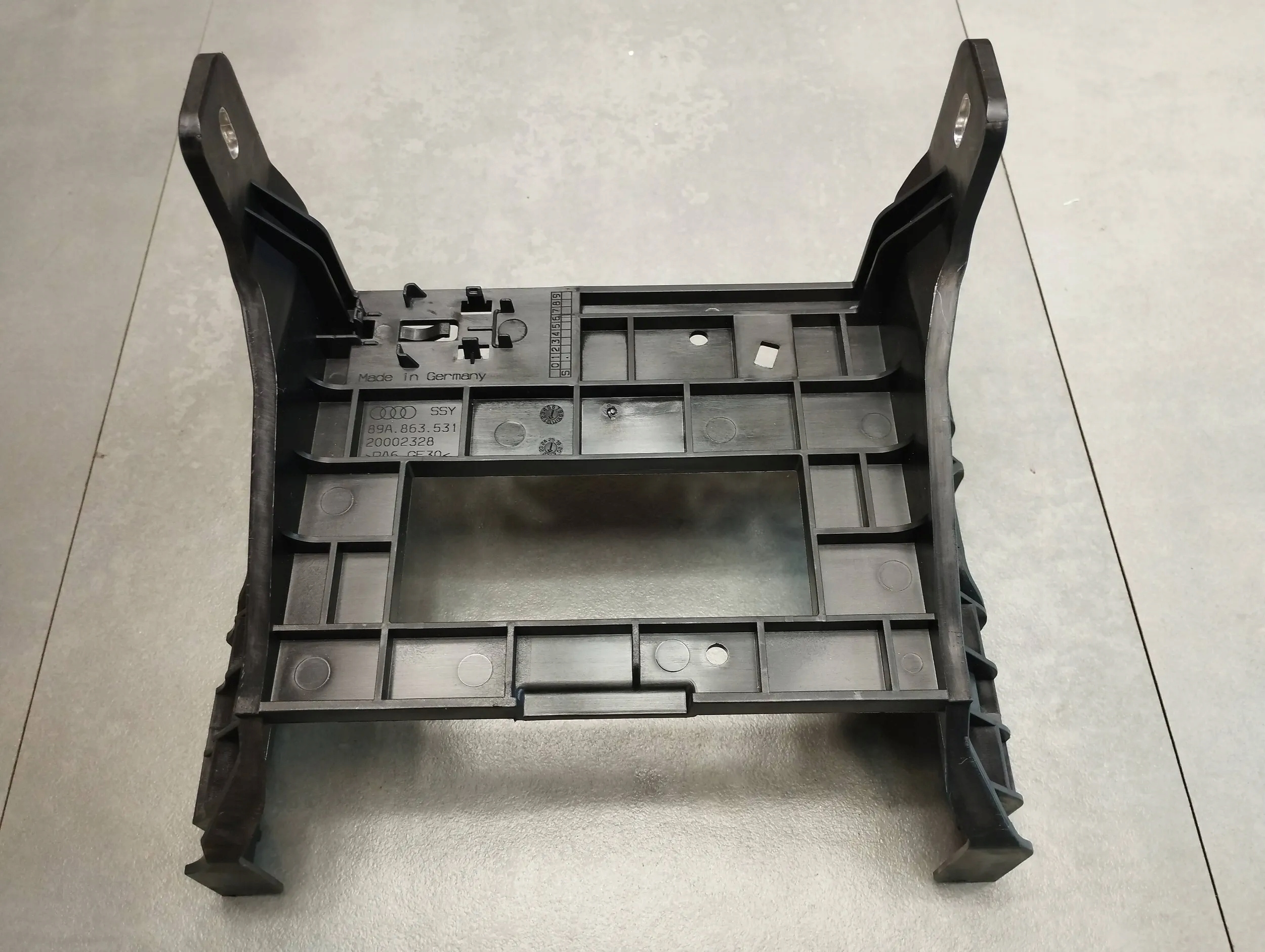 Audi Q4 e-tron Katownik mocujacy 89A863531