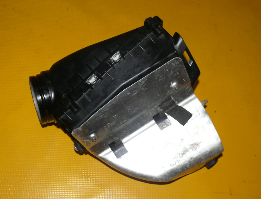 Gehäuse filter luft links AUDI A4 RS4 B8 A5 8T 4.2 FSI 8T0133835B