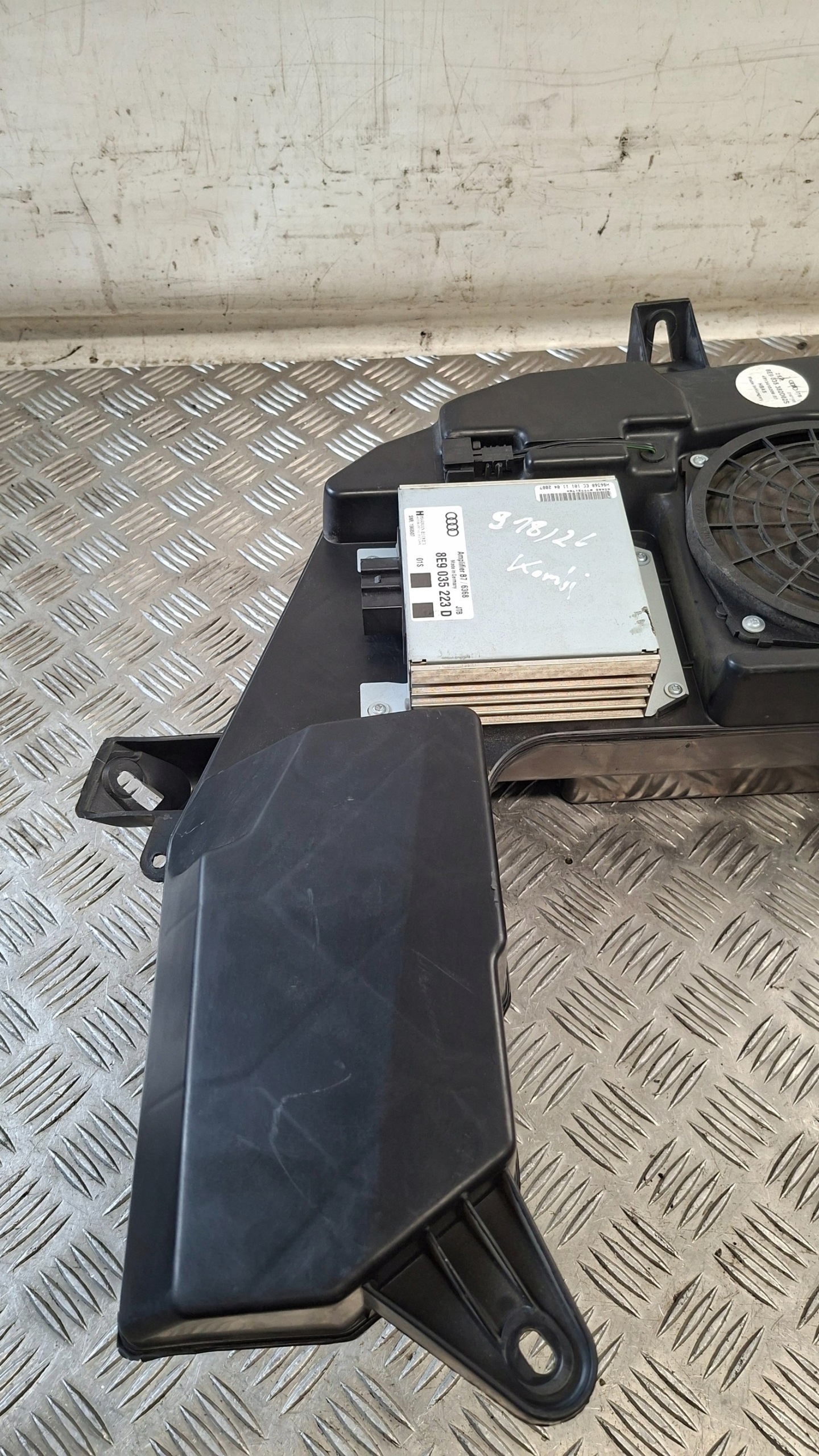 SUBWOOFER AUDI A4 B7 KOMBI