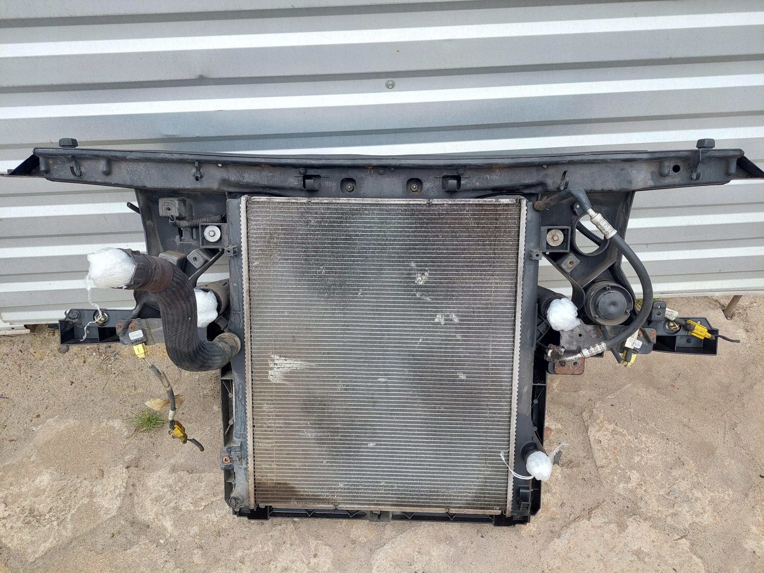 Armature Traverse Radiateur DODGE NITRO 2.8CRD