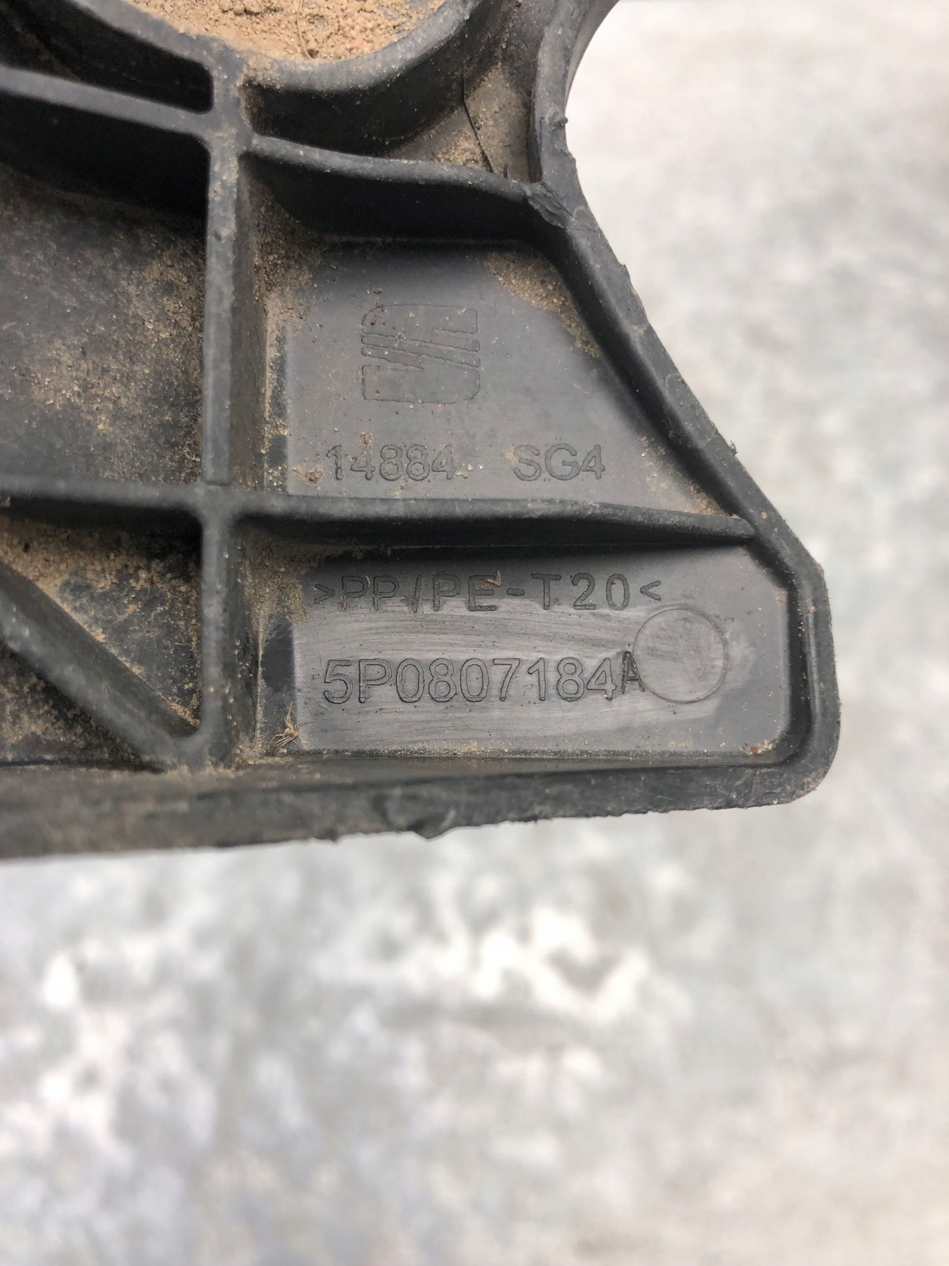 bumper bracket right front SEAT ALTEA 5P0807184A