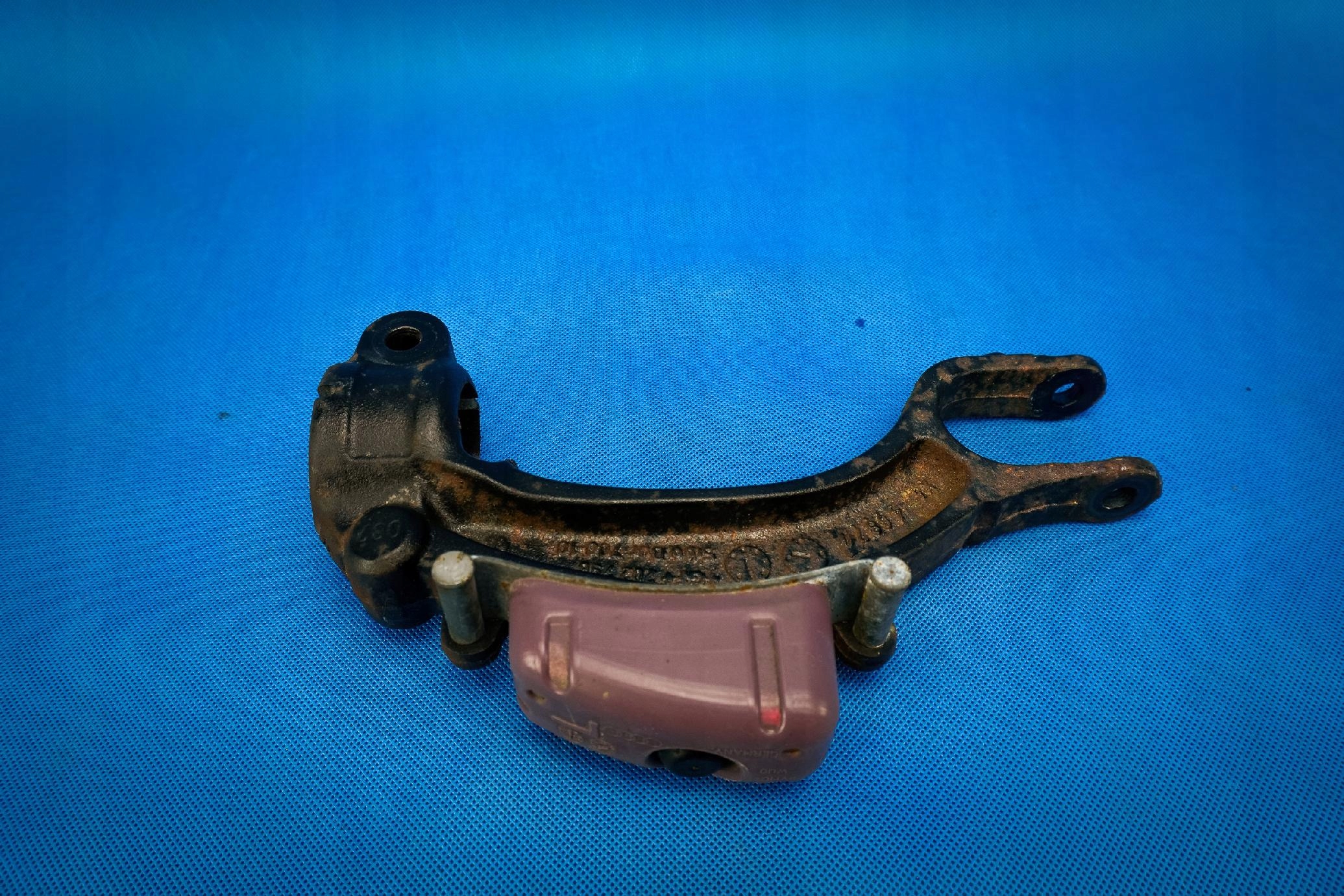 Widelec amortizera Audi A8 S8 4H 8R0413037C