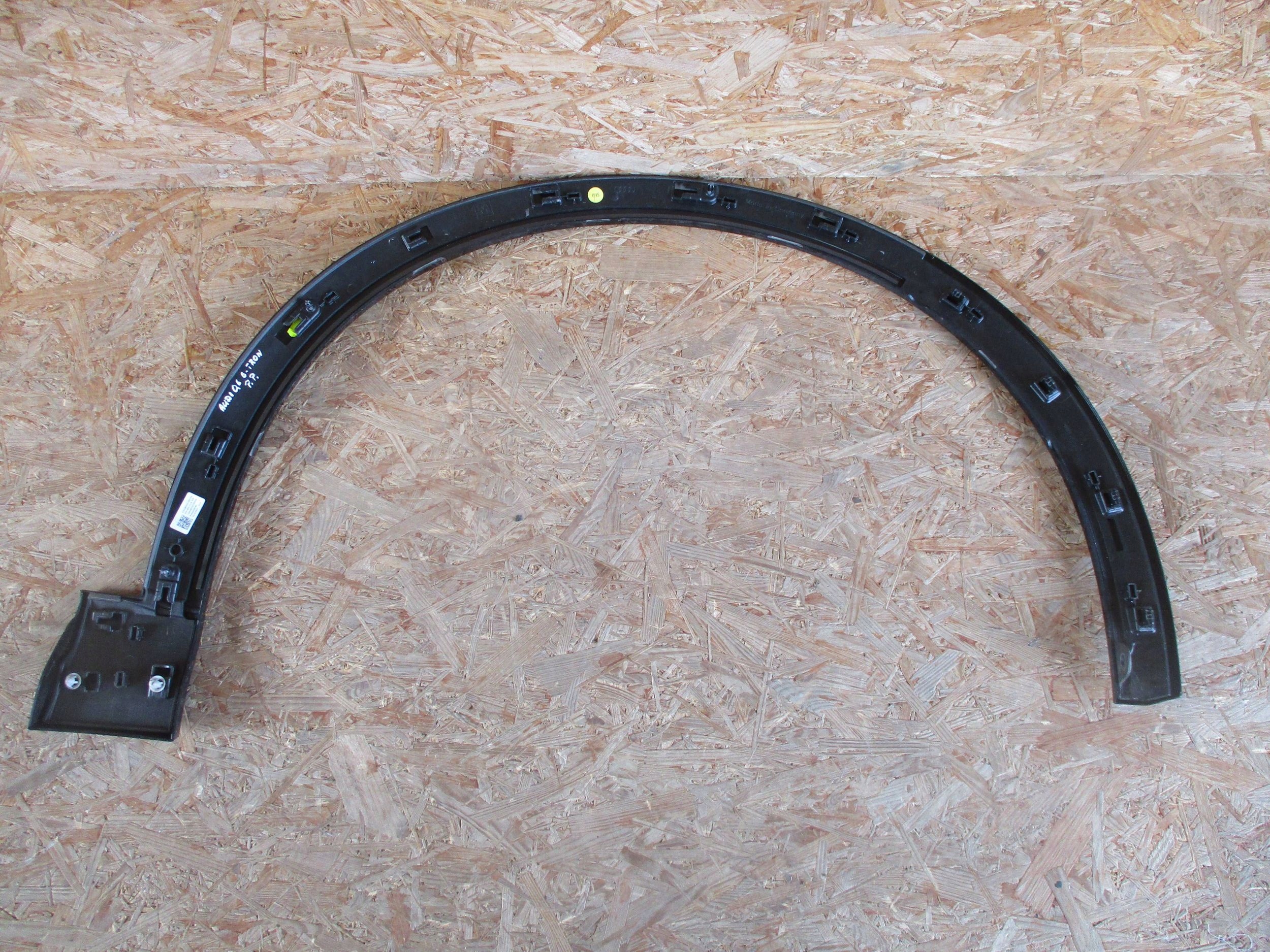 moulding of a fender front front right AUDI Q6 E-TRON