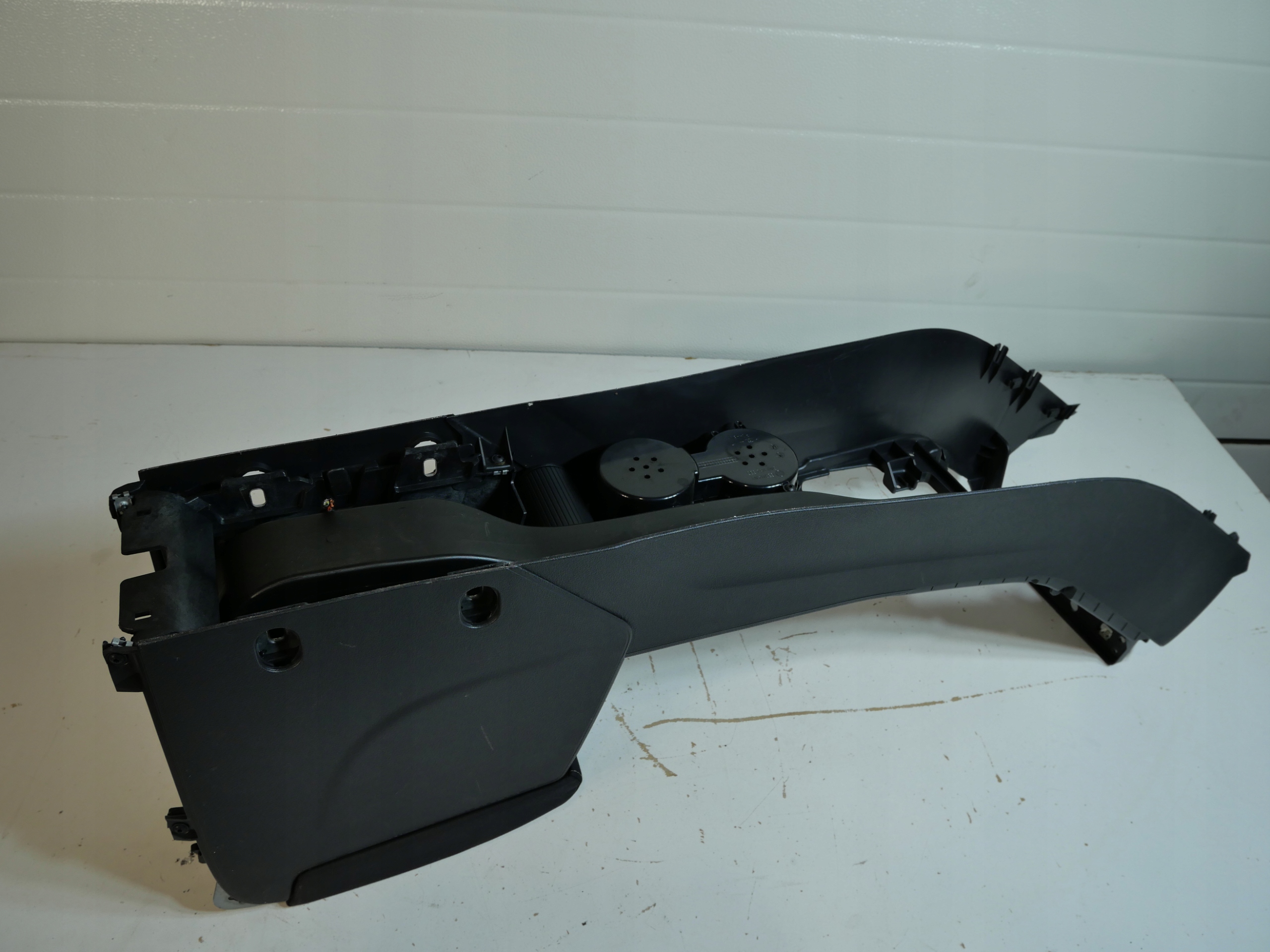 TUNEL armrest VW TIGUAN plus 5N0864251B