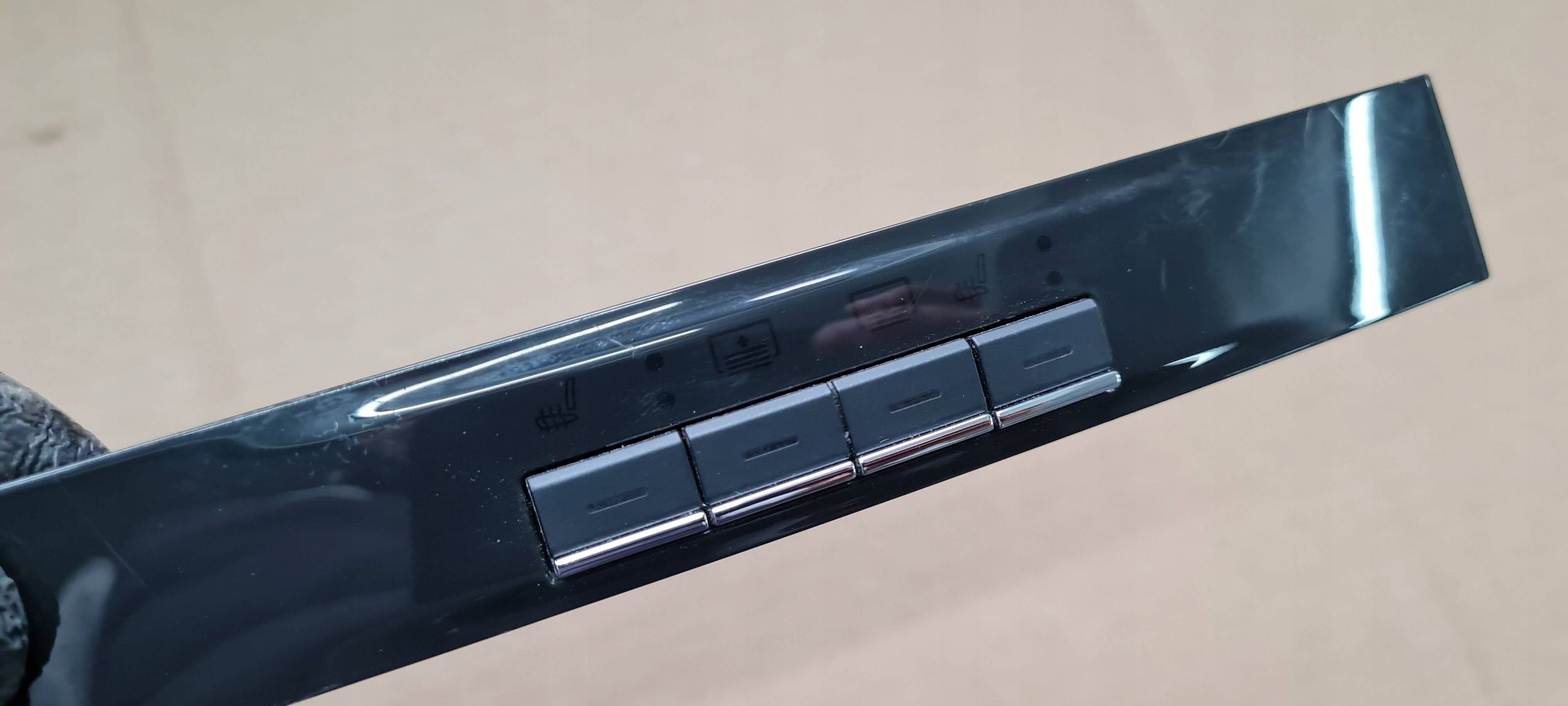 Maserati Quattroporte VI PANEL running board PRZYCISKOW springing 670013678