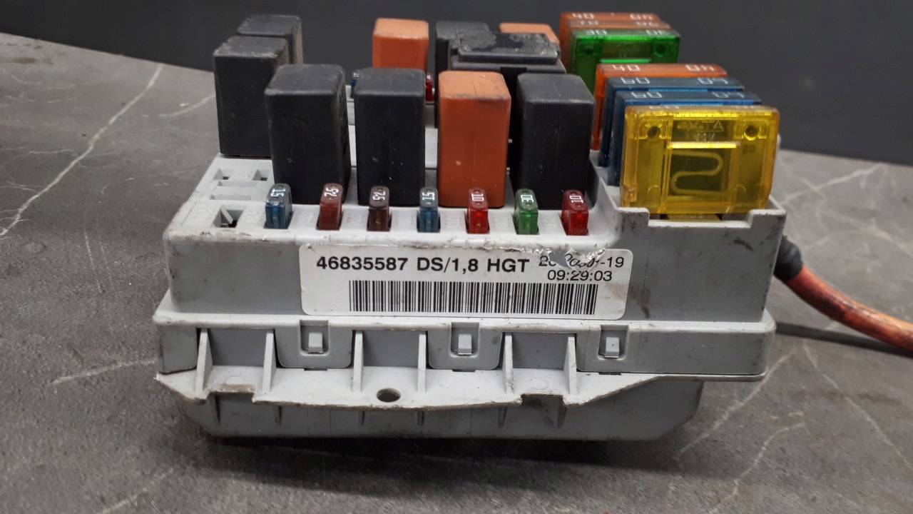 Module fusibles FIAT PUNTO II 46835587