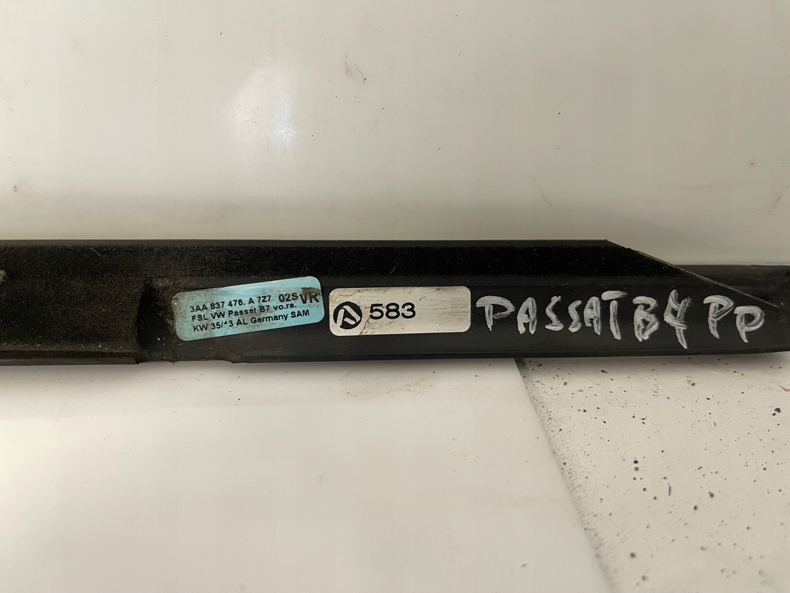 VW PASSAT B7 moulding dust door right front 3AA837476A