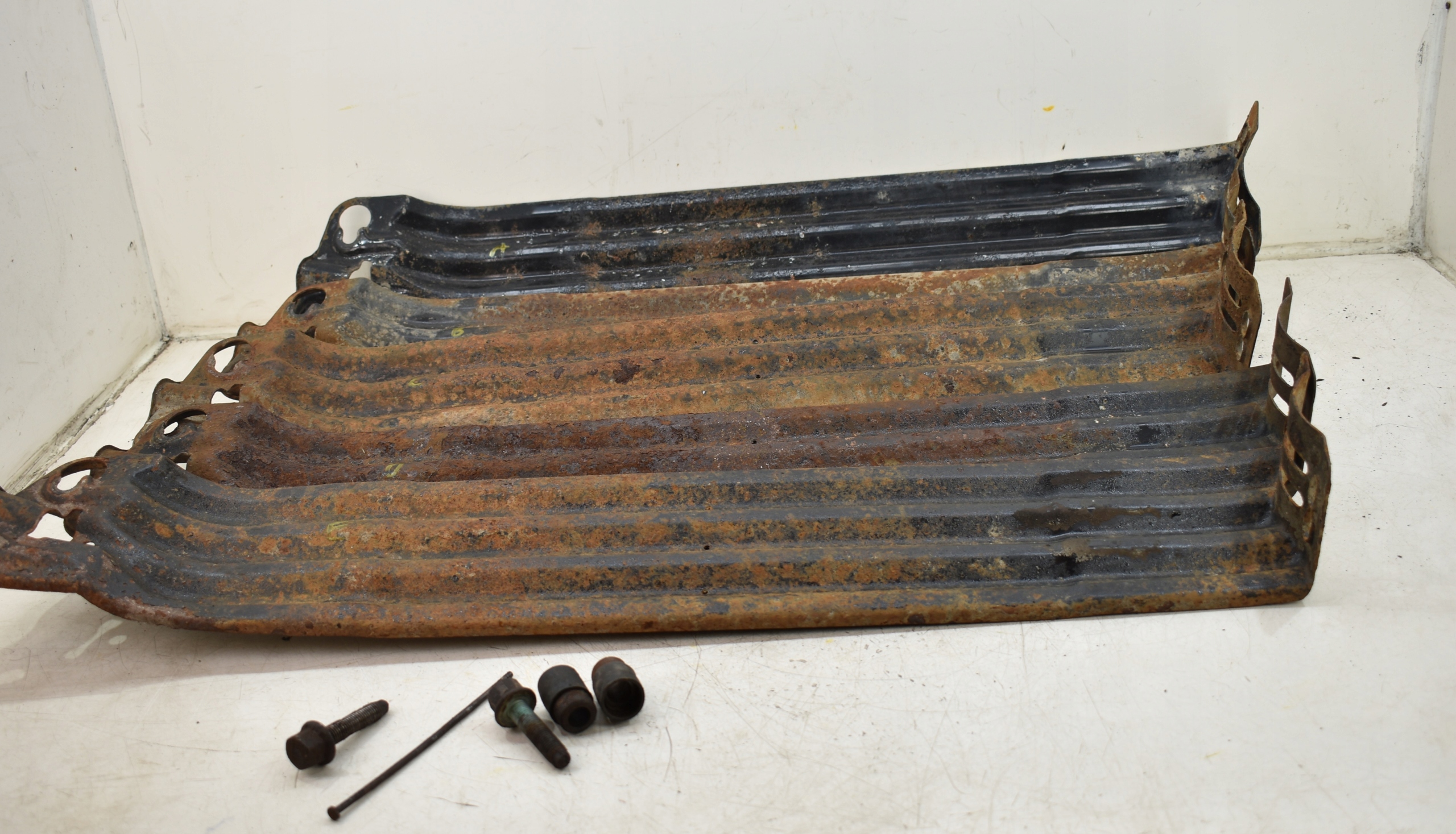 MOCOWANIE UCHWYT KOŁA ZAPASOWEGO VW TRANSPORTER T5