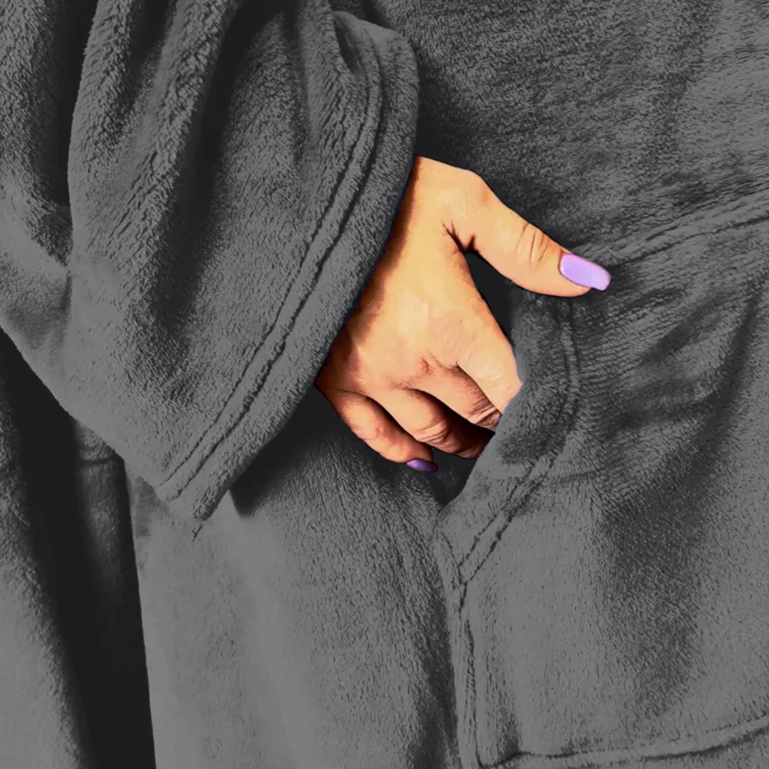 Koc z rękawami i kieszeniami 150x180 cm Szary Szerokość produktu 150 cm