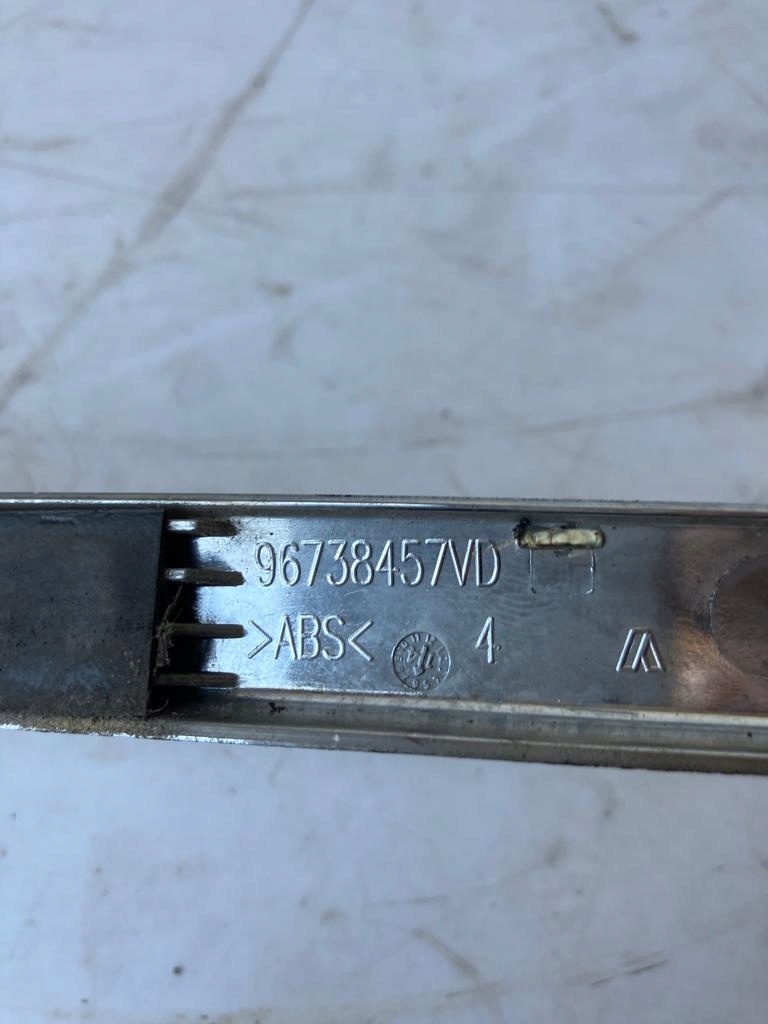 EMBLEMAT NAPIS Logo du capot PEUGEOT 208
