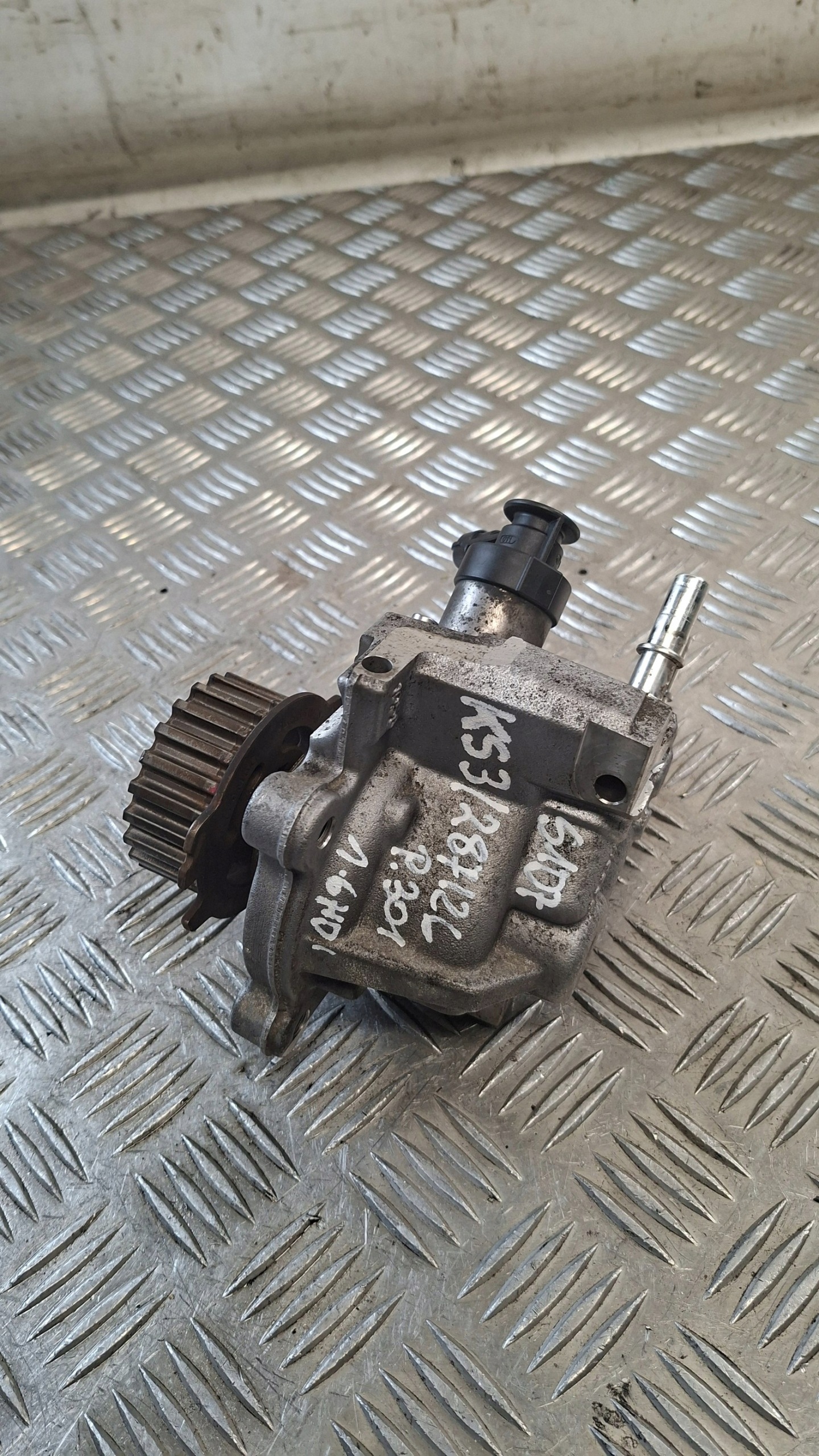 injection pump PEUGEOT 301 1.6HDI