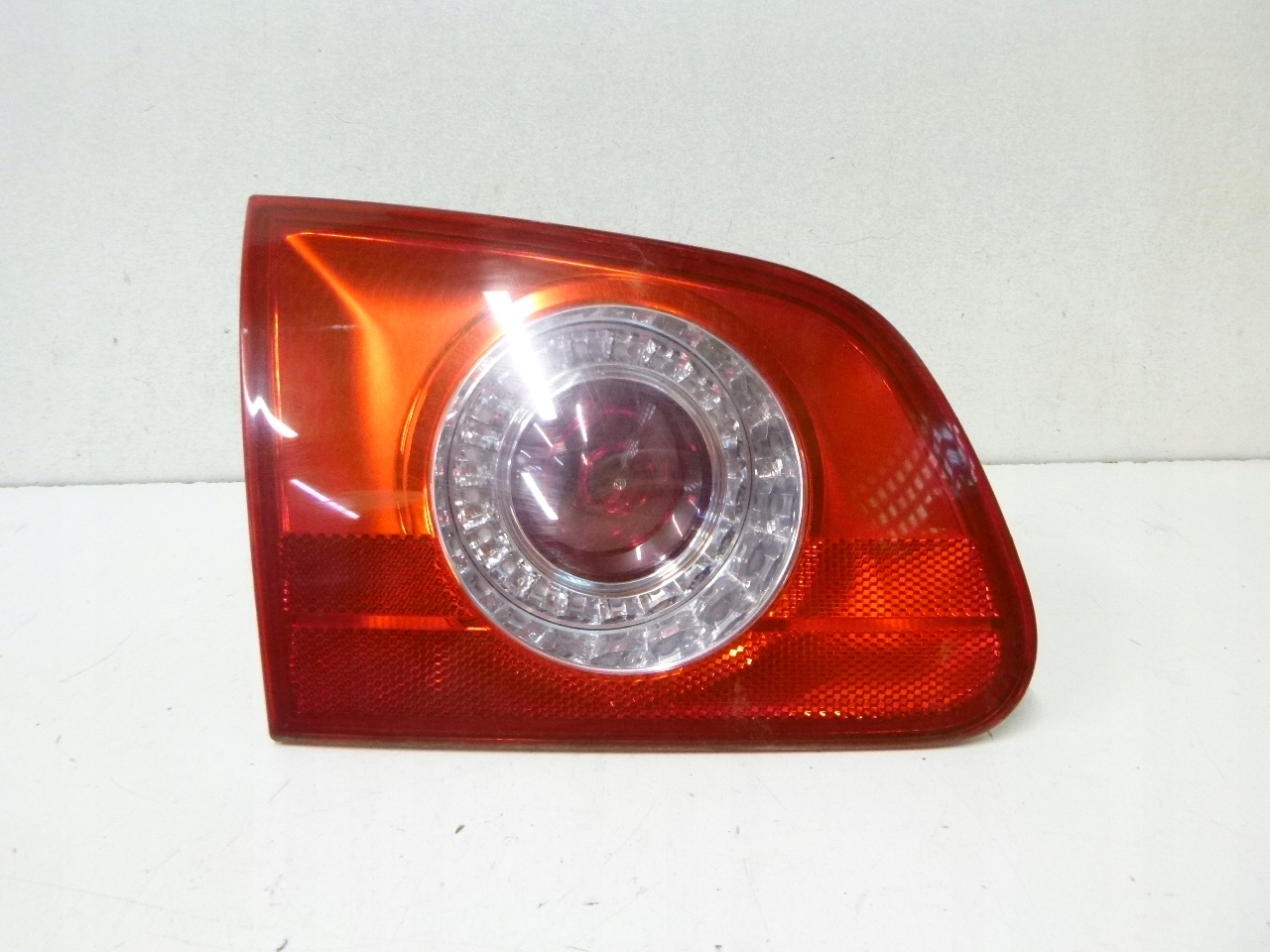 light rear left z bonnet VW Passat B6 kombi 05-10r 3C9945094