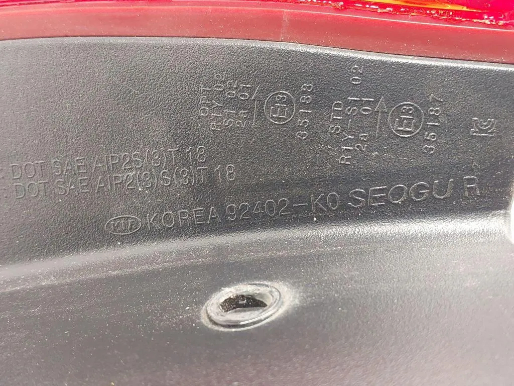 фонарь правый kia SOUL II (PS) 92402K0 0.0л бензин 97kW 2020