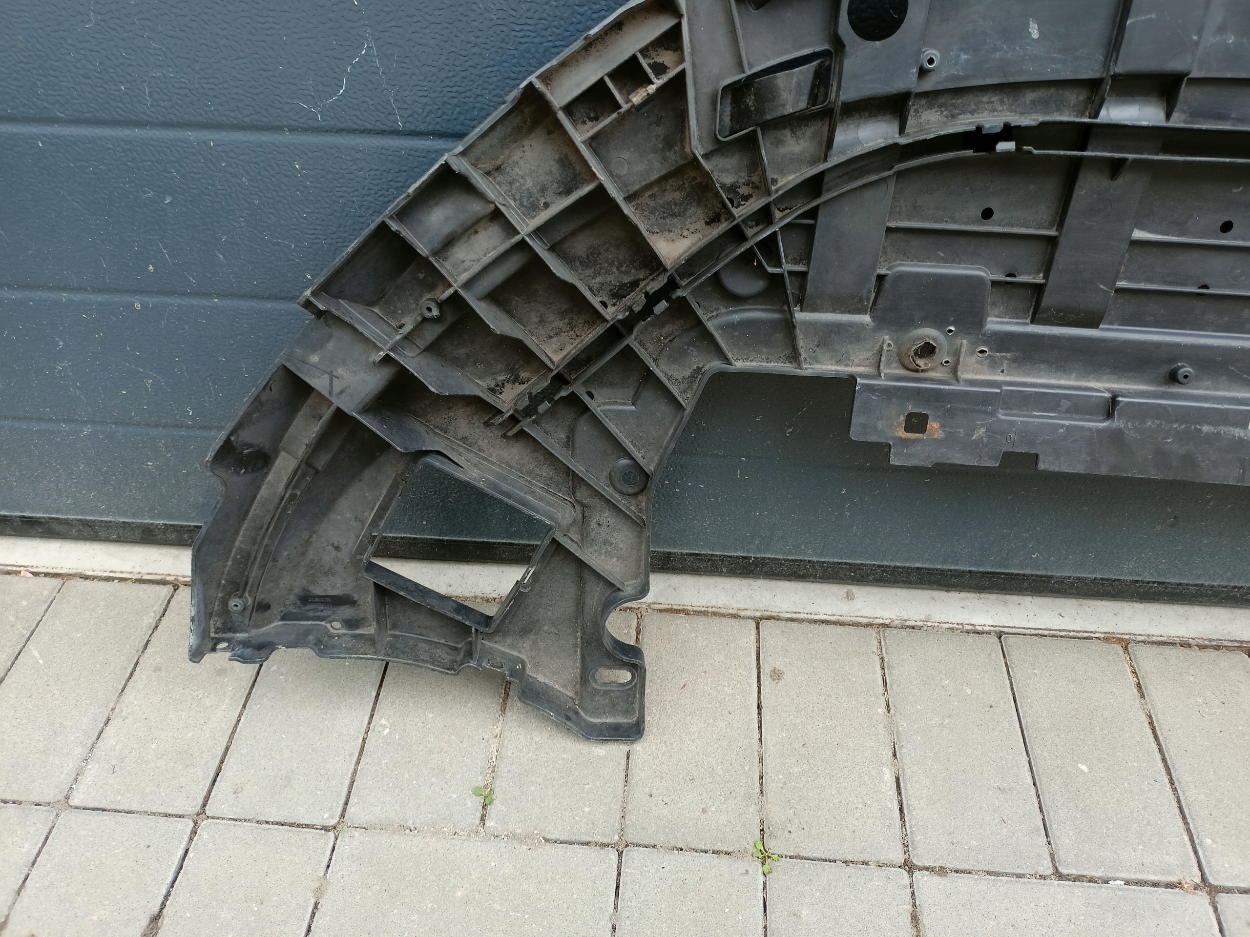 VOLVO V40 II ABDECKUNG UNTER DER STOSSSTANGE VORNE