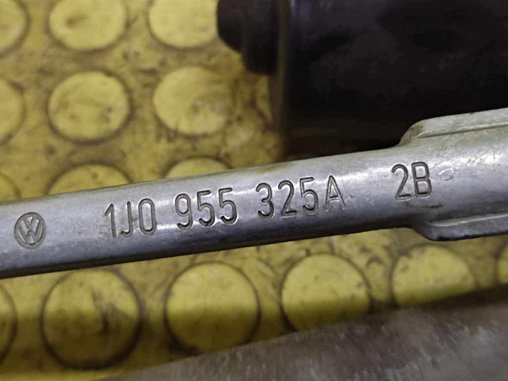 SEAT LEON and wiper mechanism front 1M1955023F