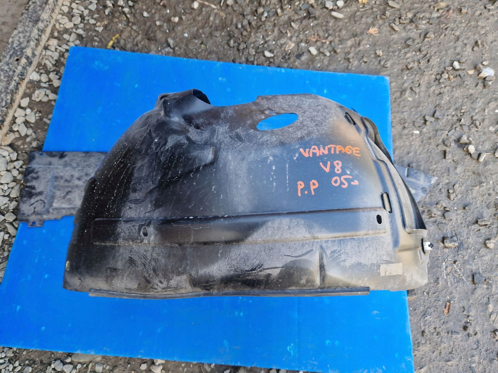 NADKOLE PRZEDNIE PRAWE ASTON MARTIN VANTAGE V8 2005R->