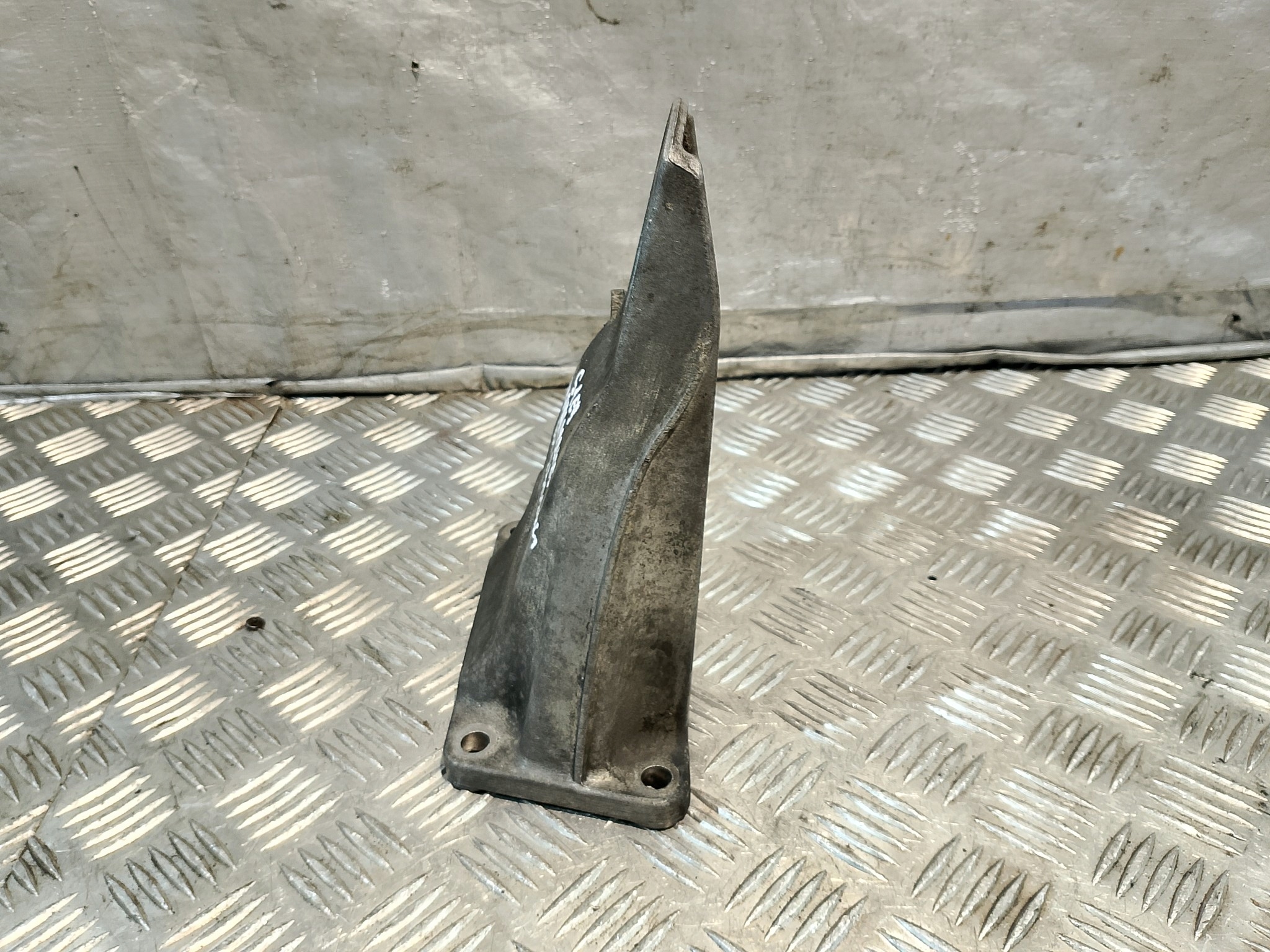 engine mount BMW E61 2.5 D 73681310