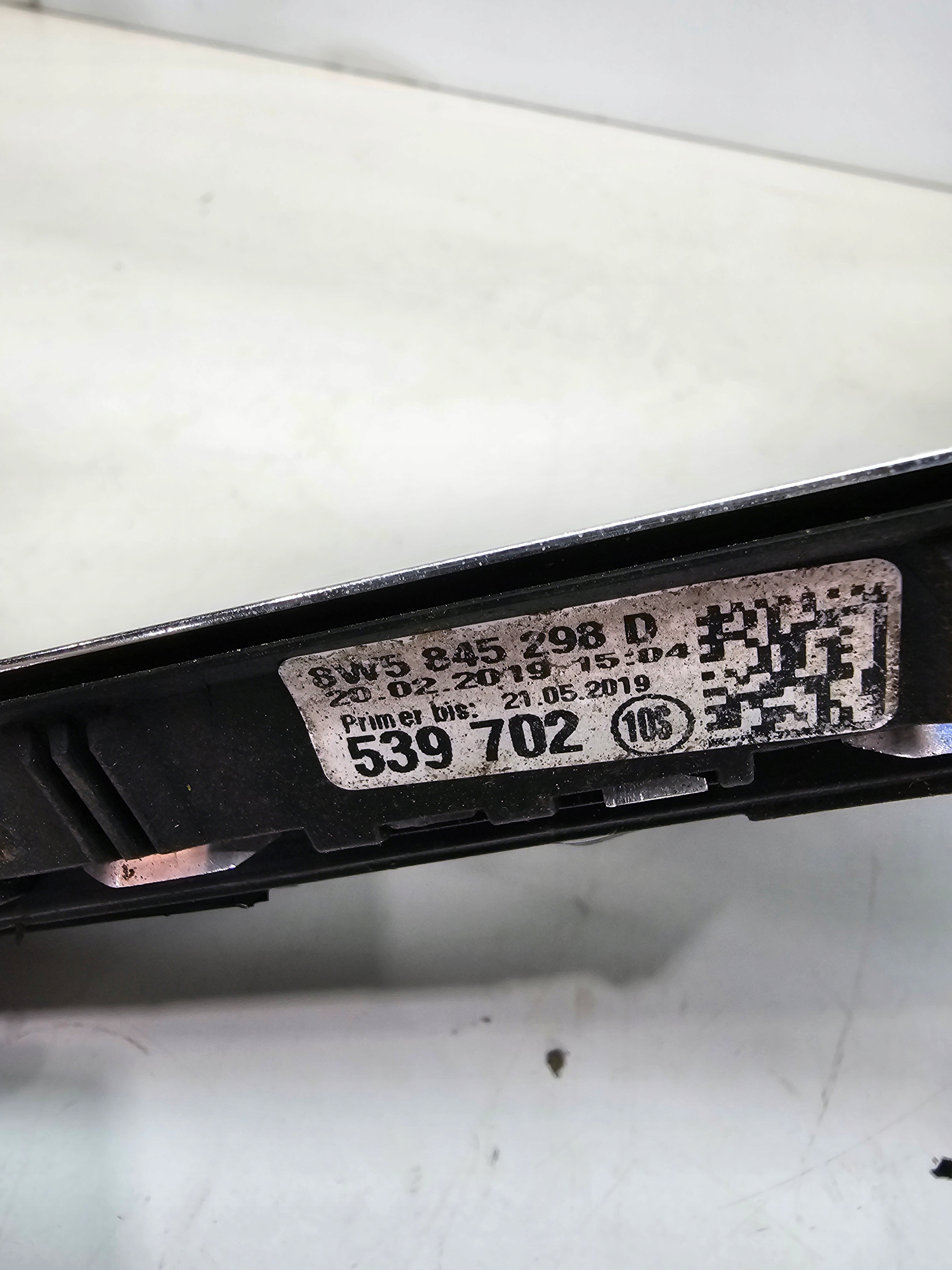 window bodywork right rear part AUDI A4 B9 sedan 8W5845298D 2018R