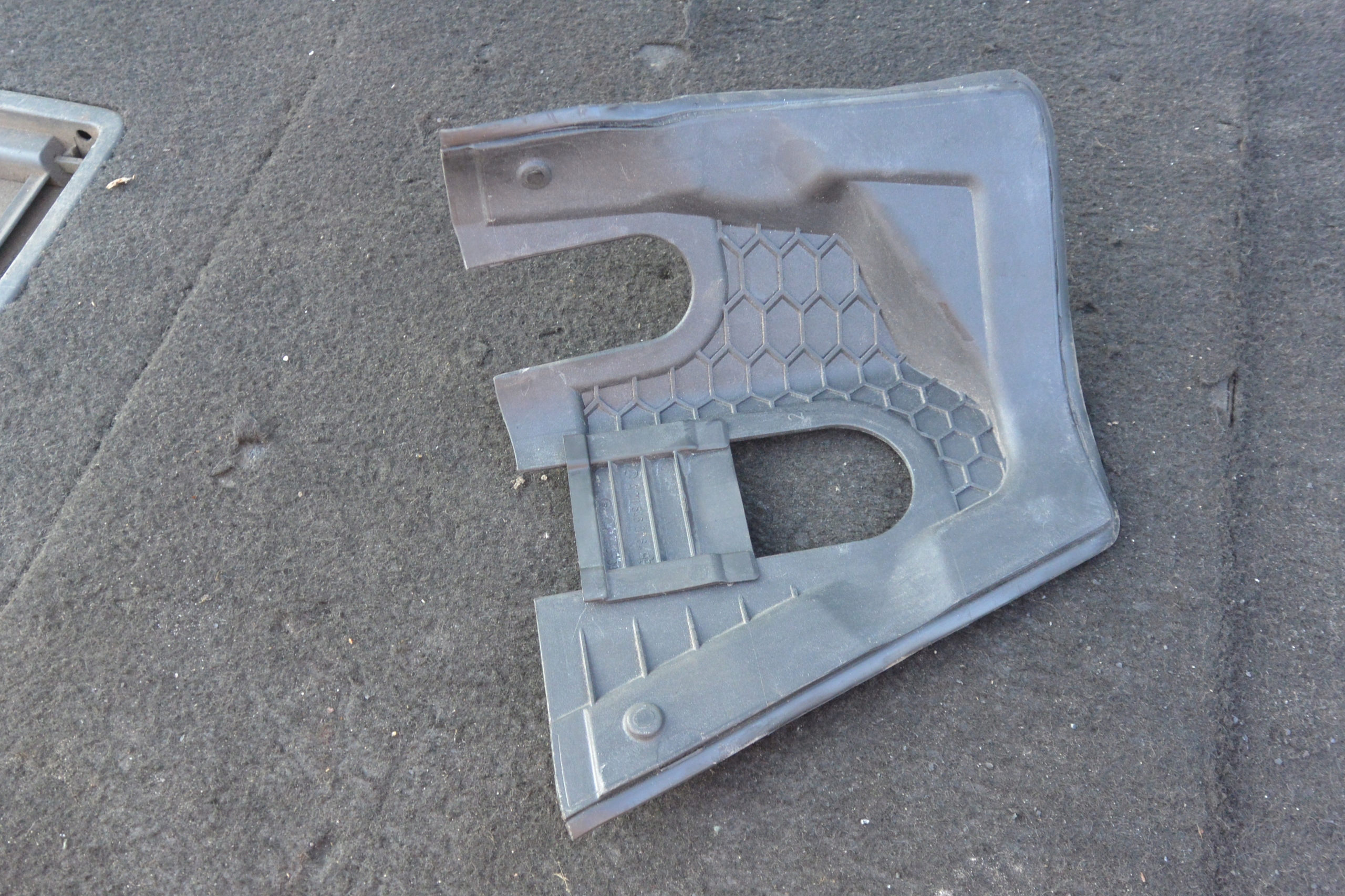 COUVRE KOMORY MOTEUR MERCEDES W211