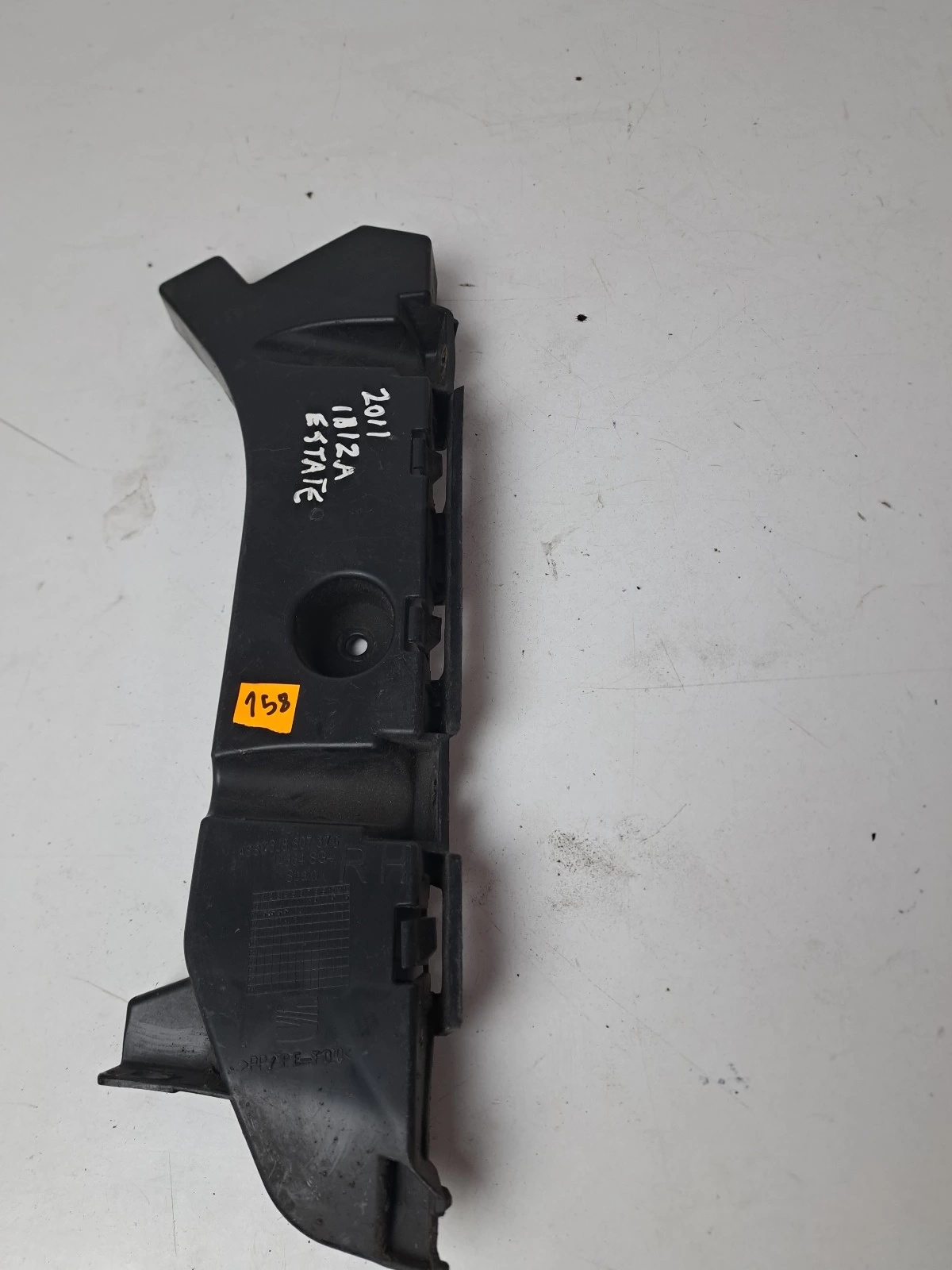 support holder of a bumper front front right Seat Ibiza IV kombi