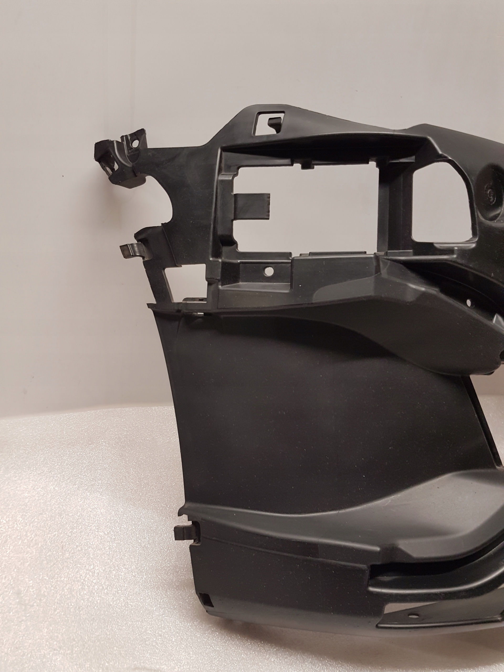 bumper bracket right front BMW G30 G31 LCI 9498602