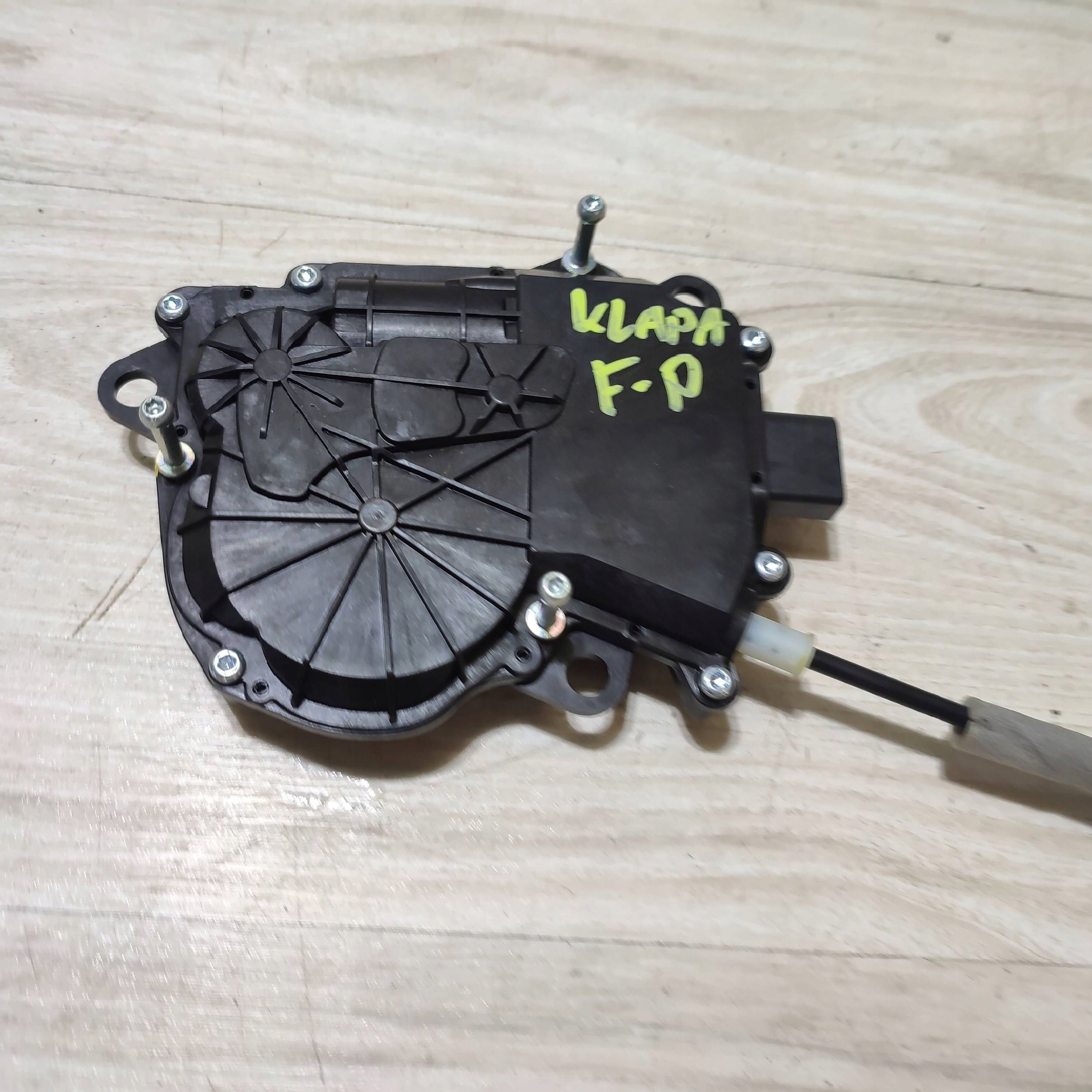 lock bonnet boot Jaguar F-Pace C03747106