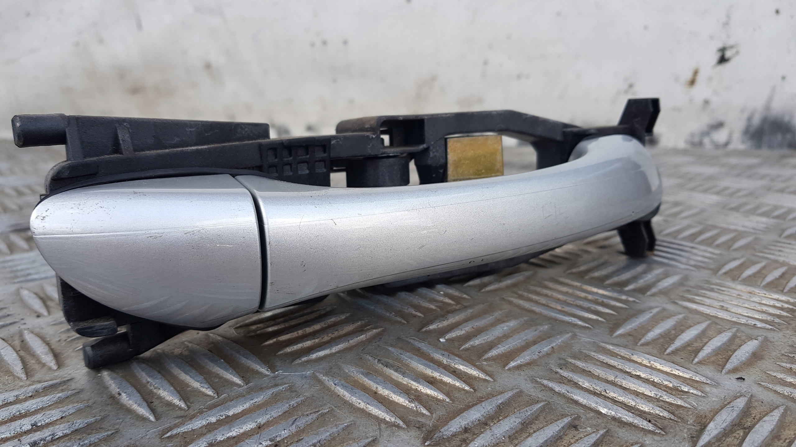 MERCEDES W203 handle right front 744