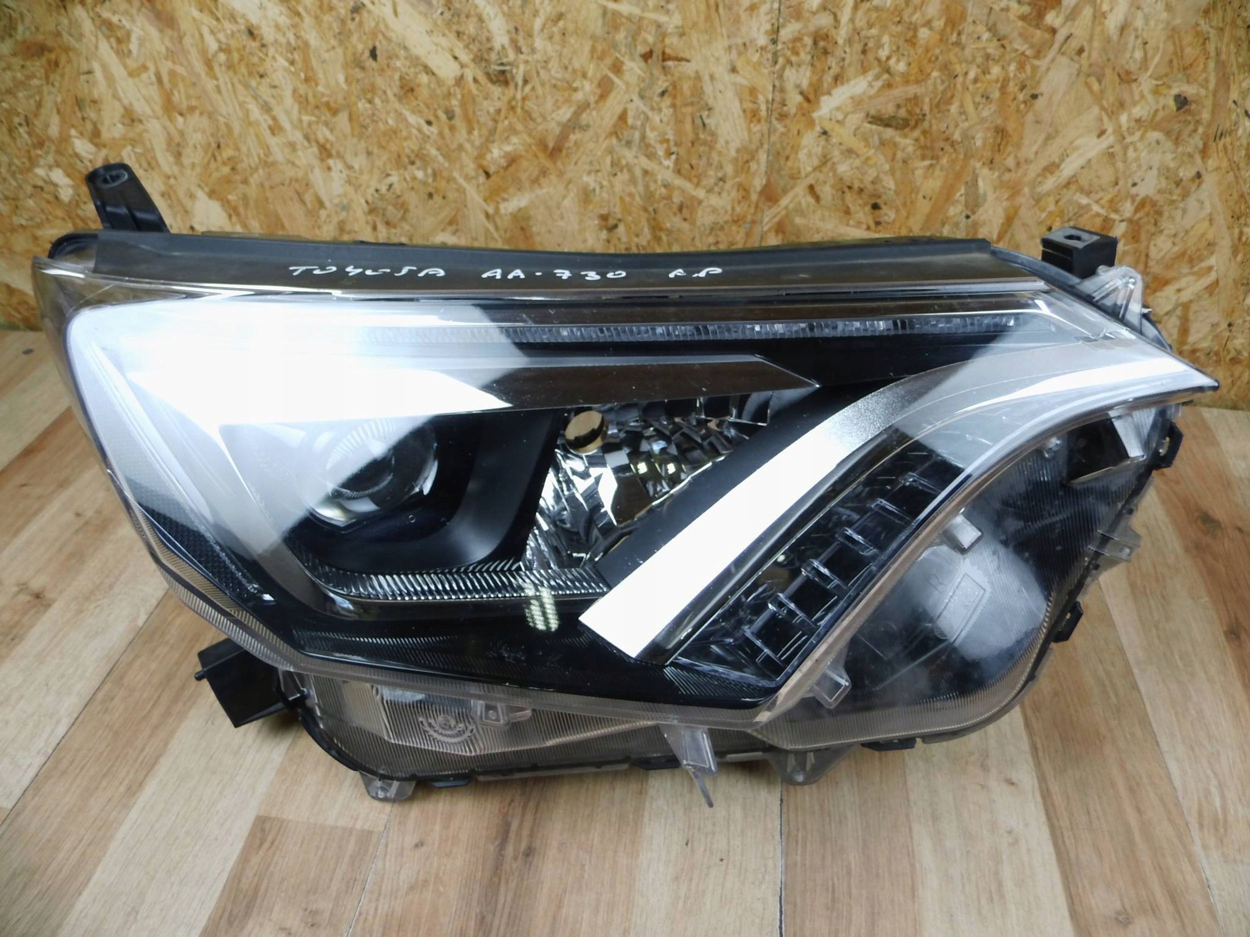 Toyota RAV4 IV 2015+ LIFT light right front front 8114542680