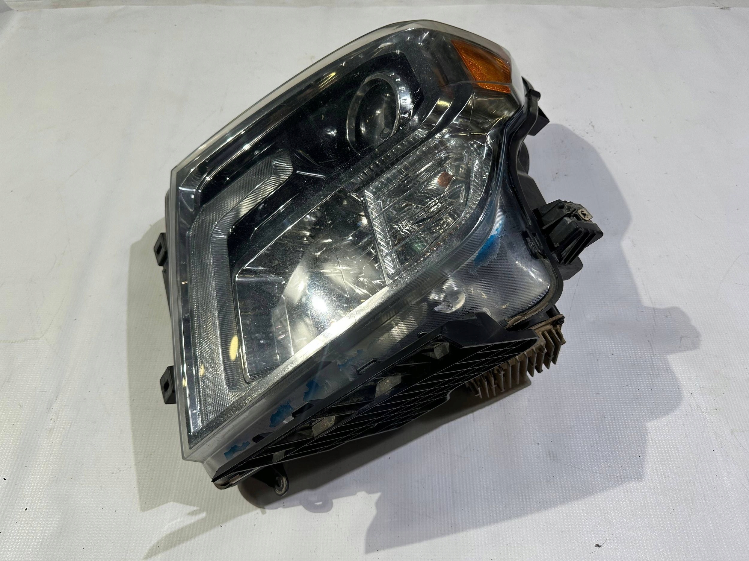 light front front left LED Nissan Titan 2016+