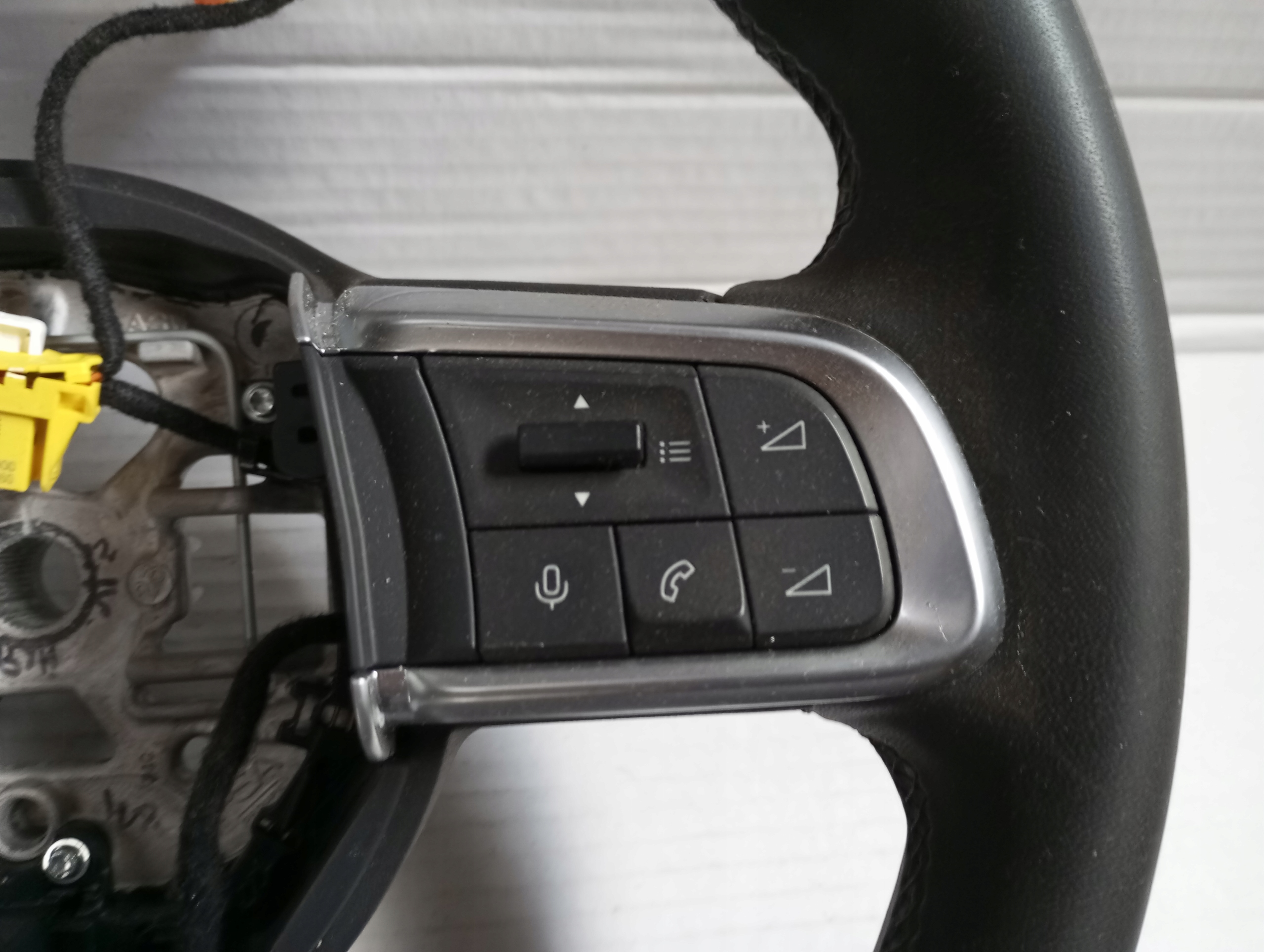 volant JEEP AVENGER