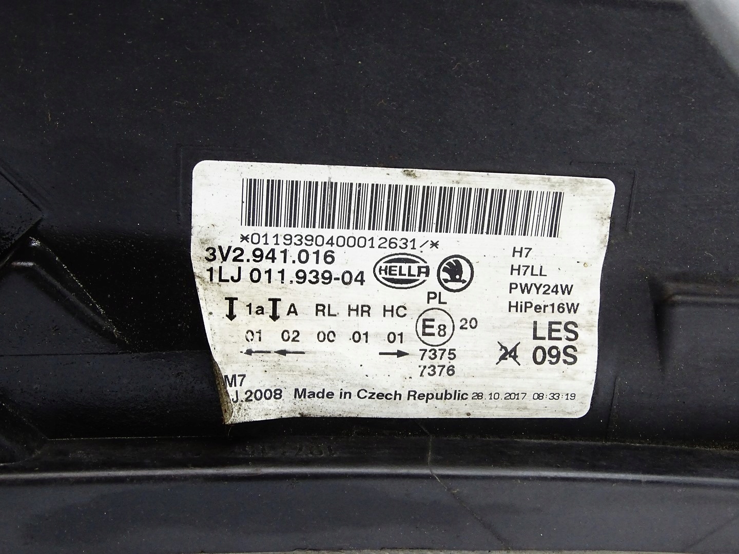 REFLEKTOR light right front right front SKODA SUPERB III 3V2941016