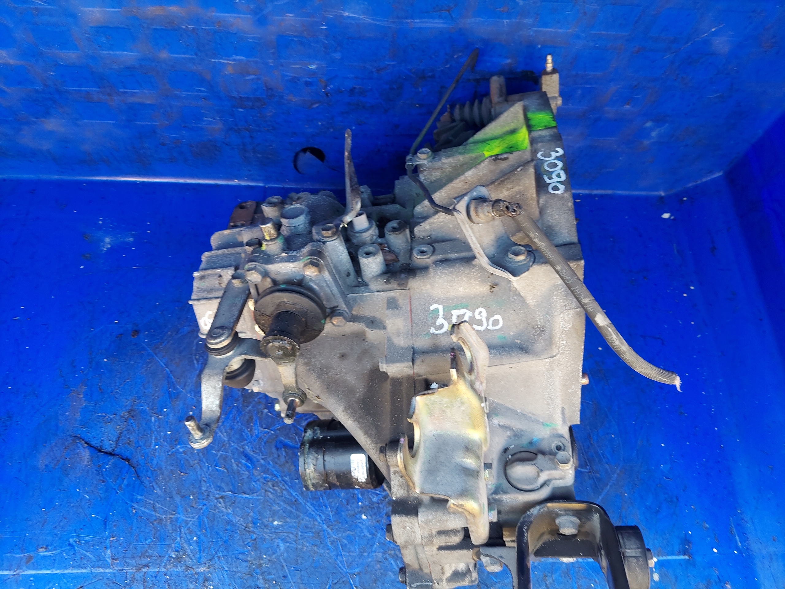 Getriebe YARIS II 1.3 B 311150D020 Benzin