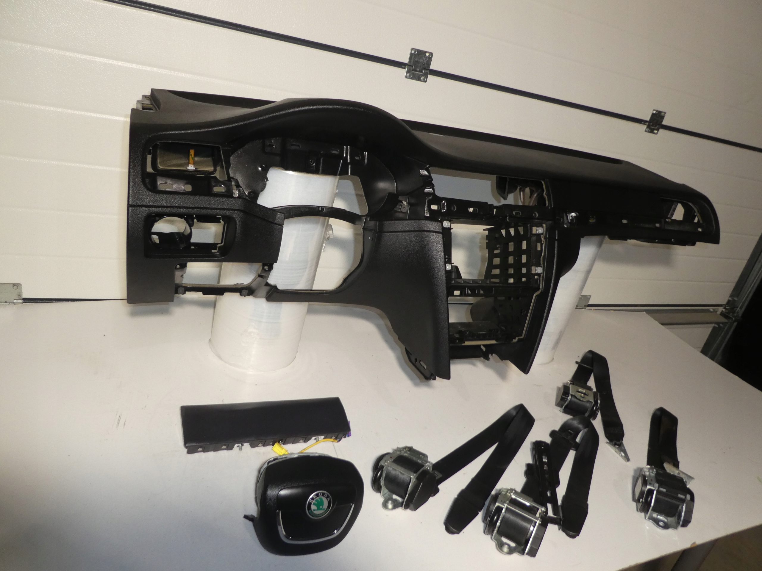 SKODA SUPERB II dashboard console airbag tension belts