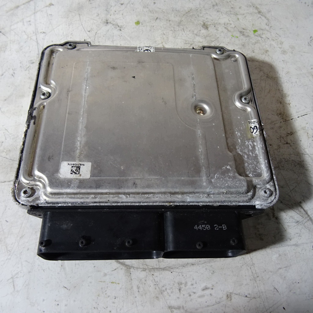 OPEL INSIGNIA A 2.0CDTI unité de commande électronique uce moteur 55577619