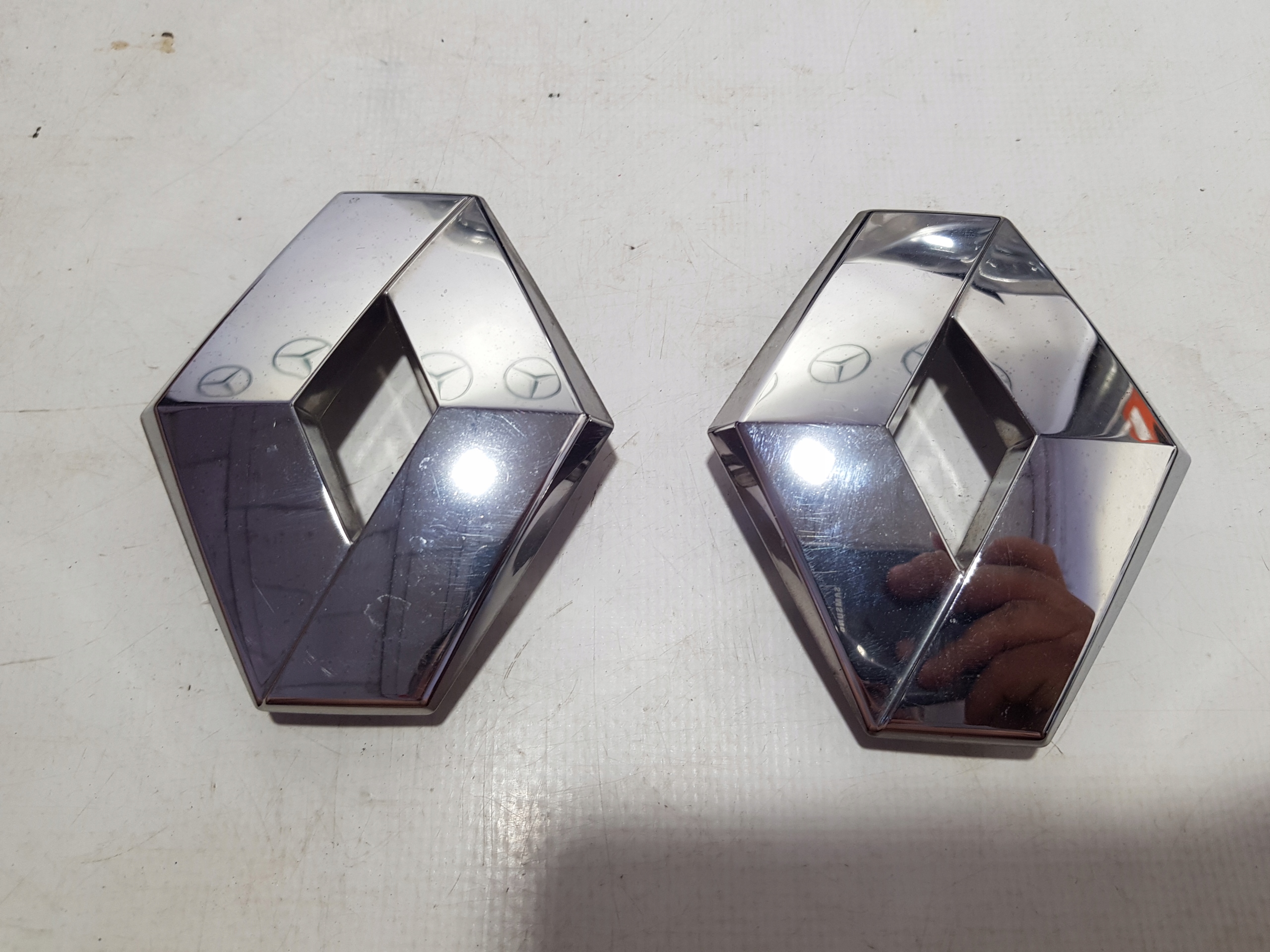 EMBLEMAT Logo du capot RENAULT ZOE II