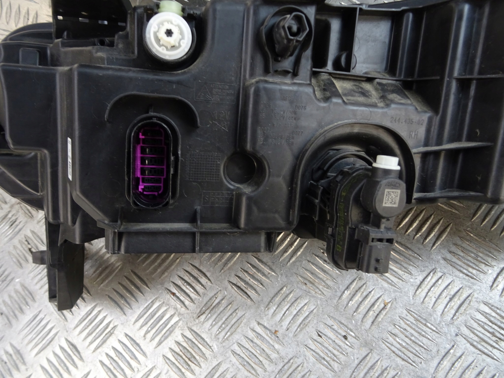 RENAULT MEGANE V E-TECH light right right front 260104574R EU