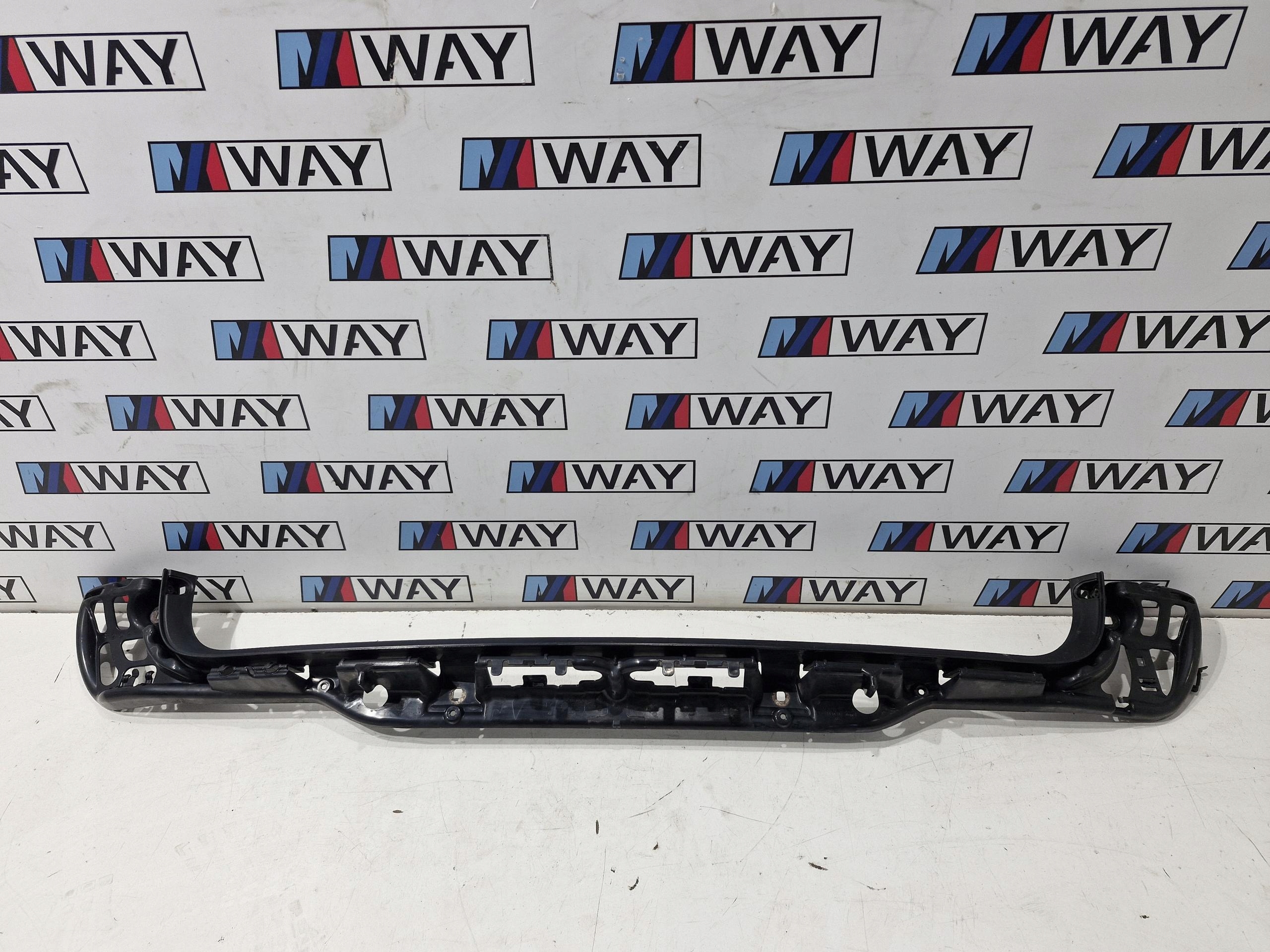 7060797 BMW E61 holder support central of a bumper rear part