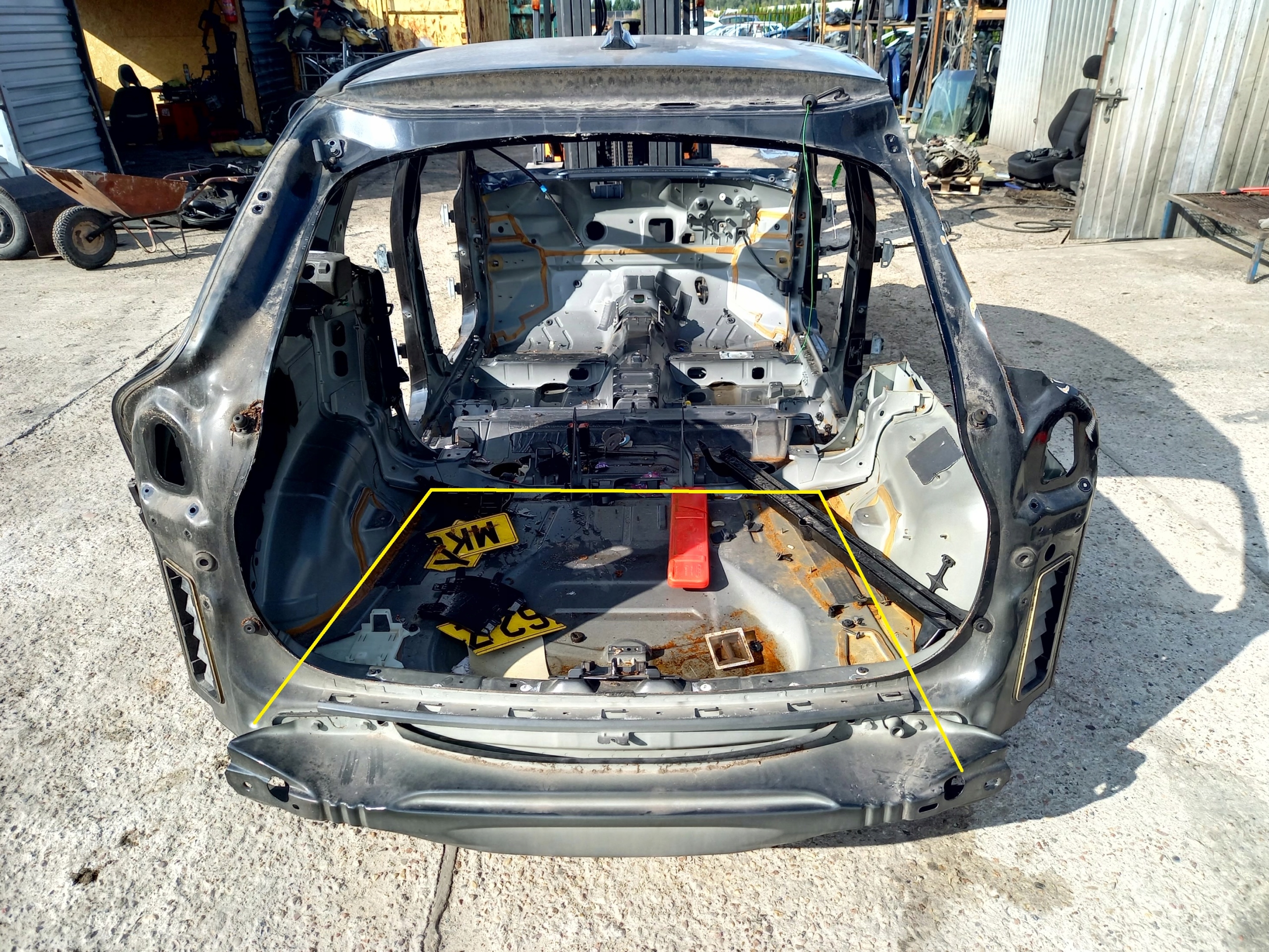 PAS TYLNY PODŁOGA WANNA VOLVO XC60 12R Producent części Volvo