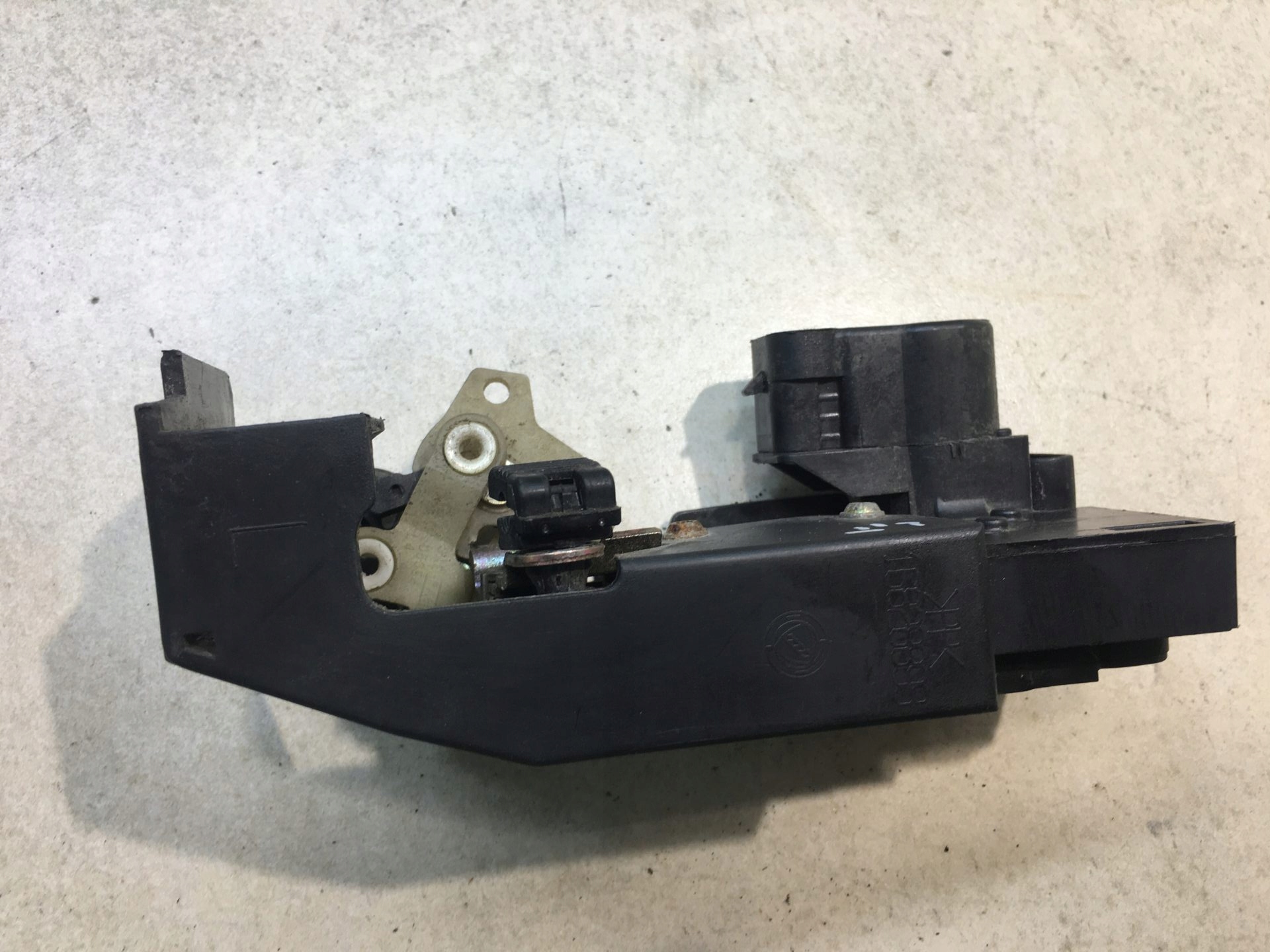 lock door left rear part ALFA ROMEO 156
