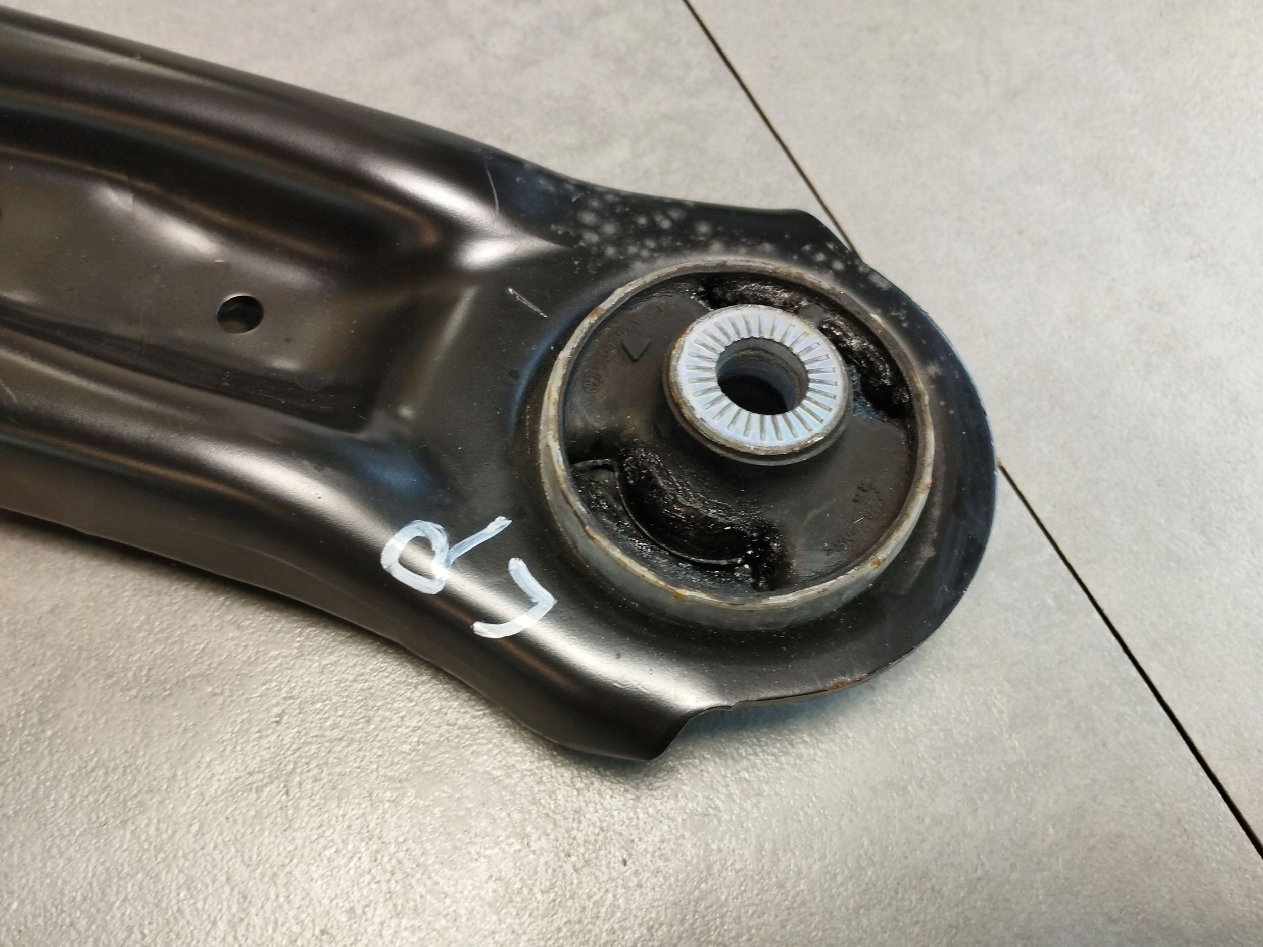 Audi Q3 F3 83A arm left front SWORZEN 3Q0407153D
