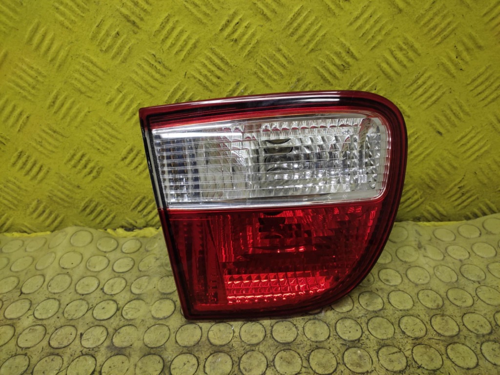 SEAT LEON and light left rear part to the bonnet