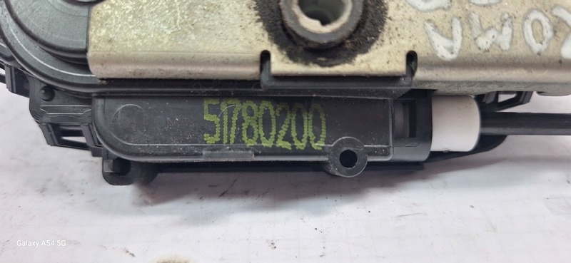 lock door FIAT CROMA right front 51780200